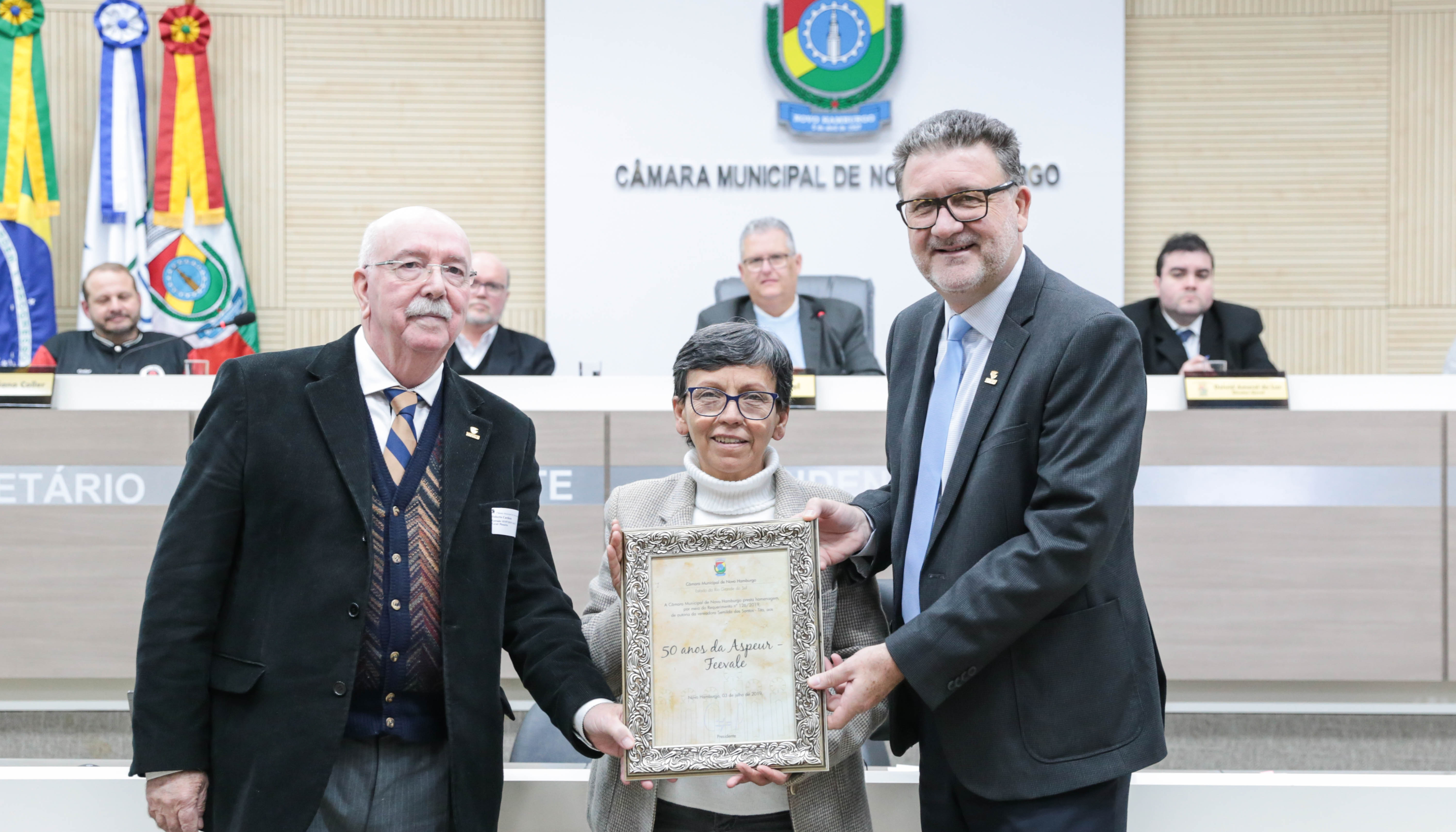 Câmara de Novo Hamburgo homenageia cinquentenário da Feevale