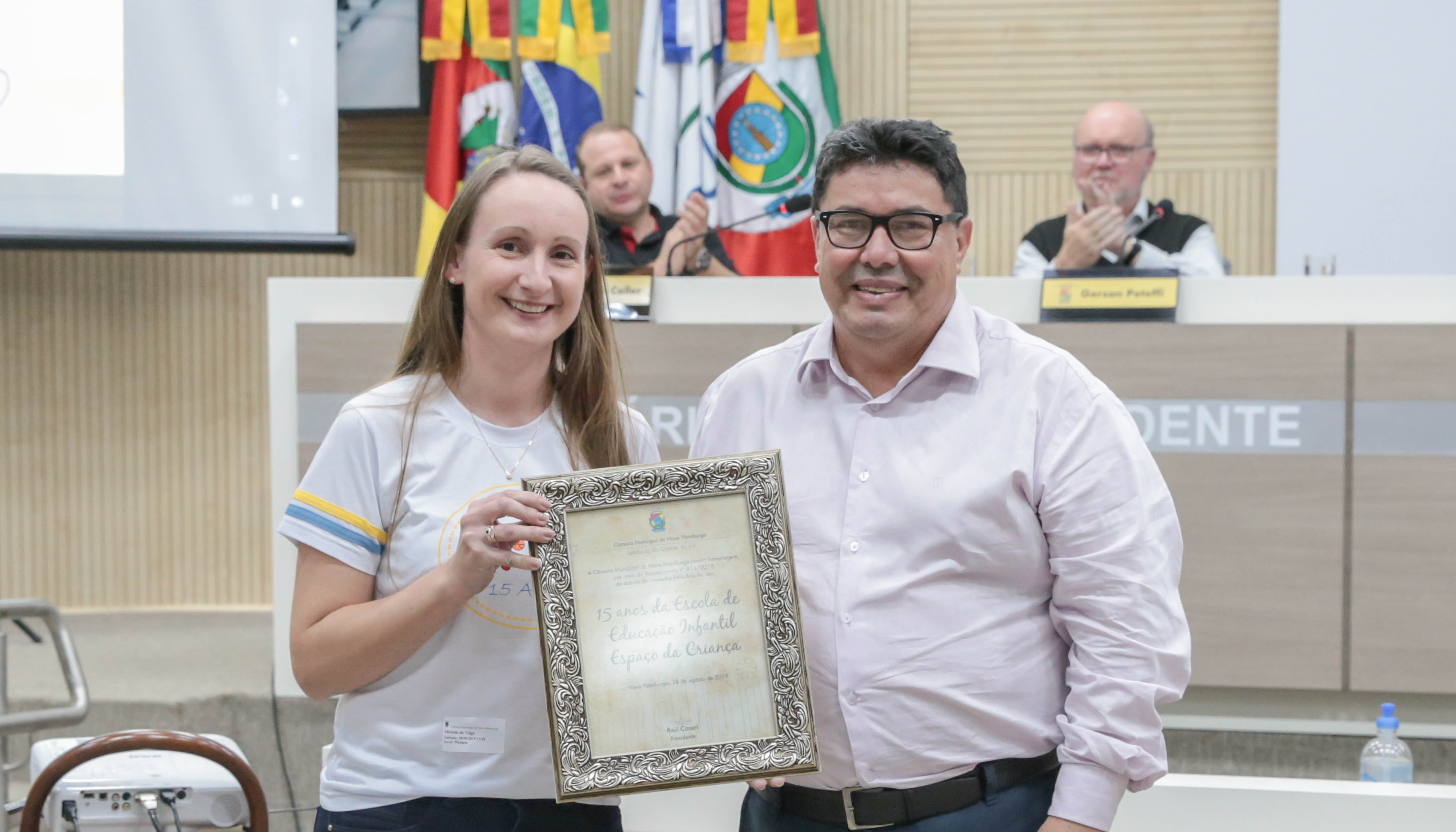 Câmara de Novo Hamburgo homenageia escola Espaço da Criança