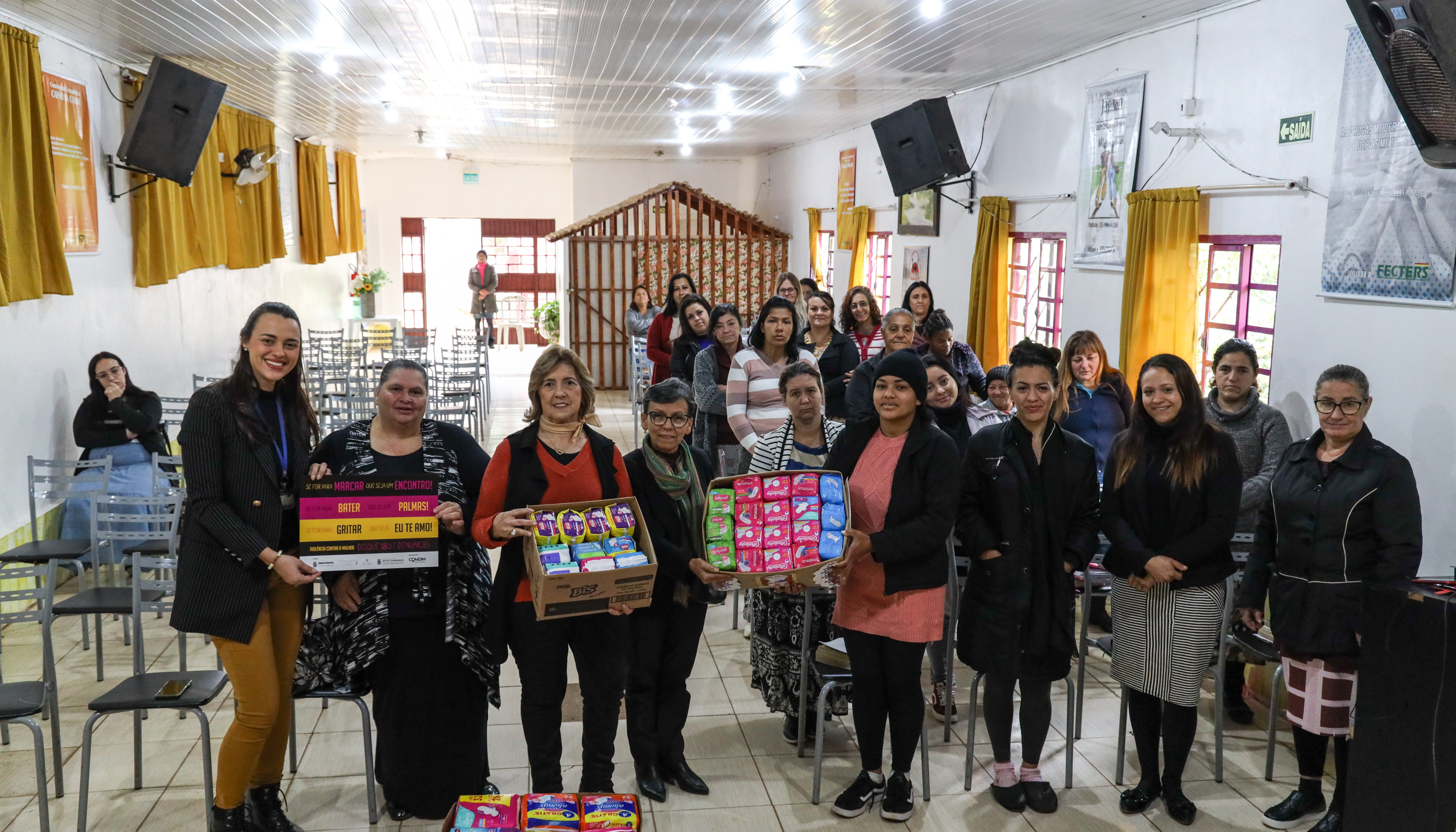 Câmara entrega absorventes a dependentes químicas