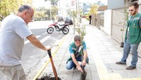 Câmara executa plano de revitalização da calçada legal