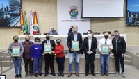 Câmara homenageia cidadãos e entidades pela manutenção de espaços públicos