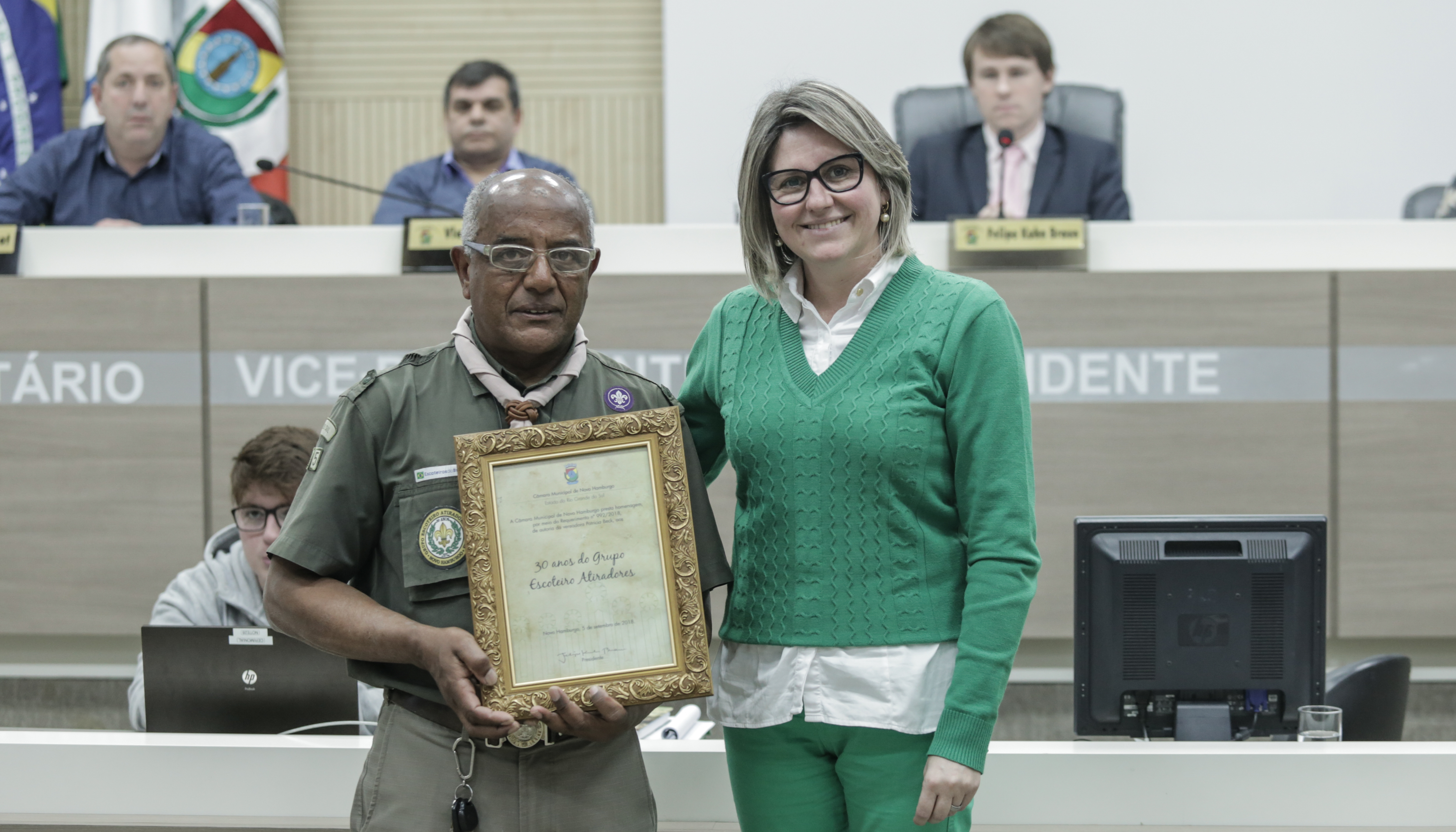 Câmara homenageia Grupo Escoteiro Atiradores por seus 30 anos   