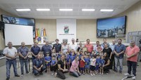 Câmara homenageia os 15 anos da escola Mundo Encantado