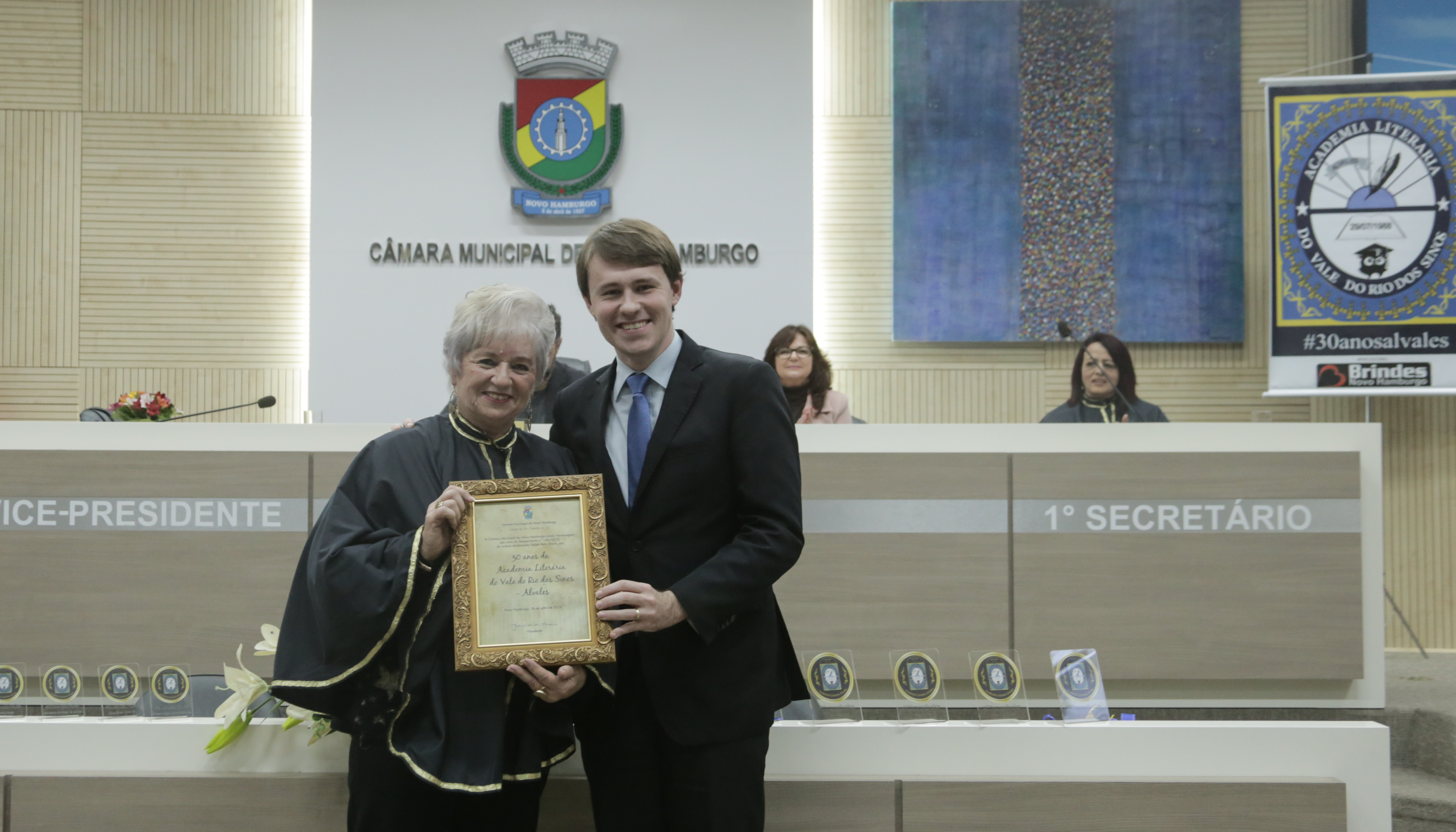 Câmara homenageia os 30 anos da Academia Literária do Vale dos Sinos 
