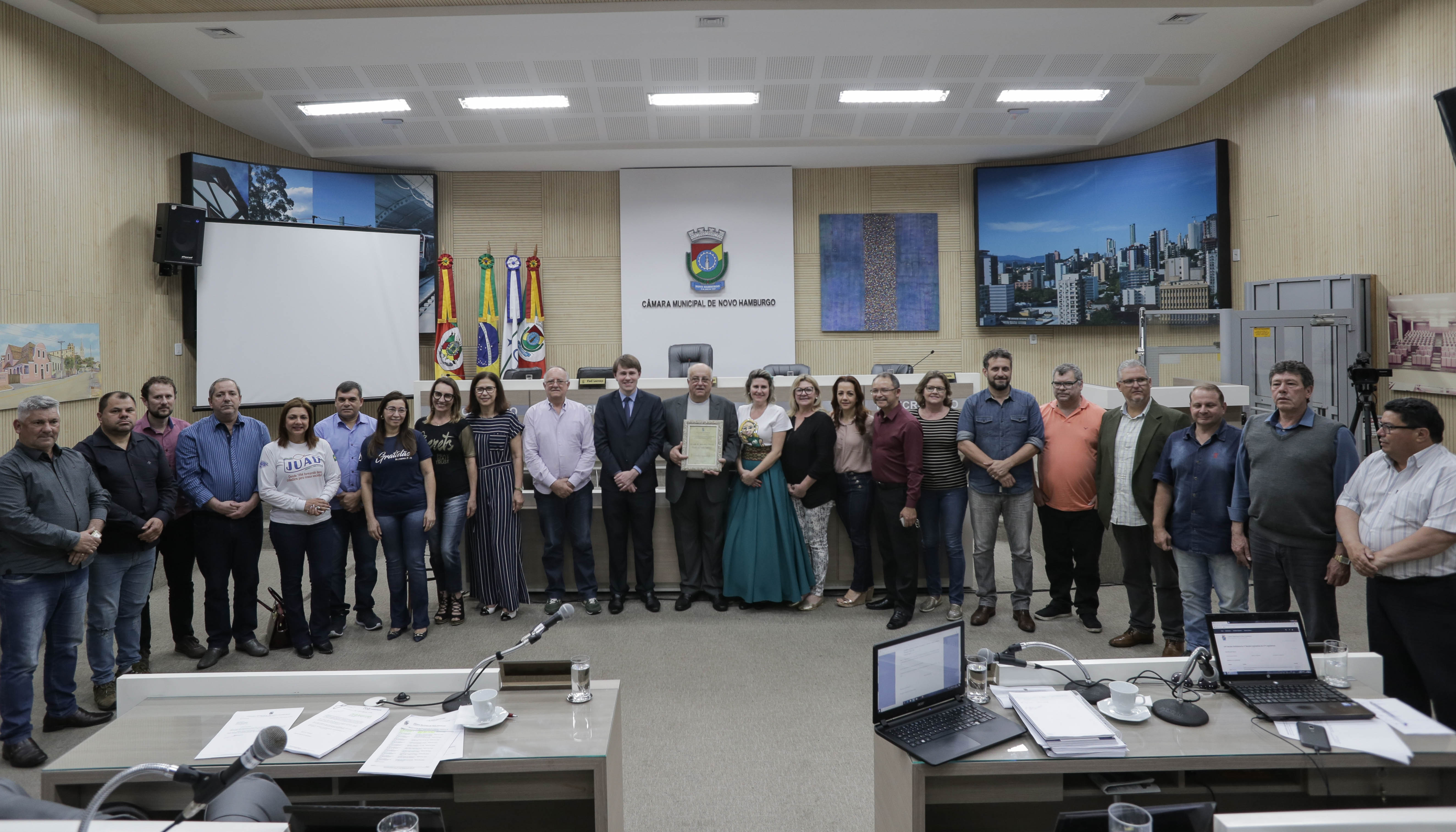 Câmara homenageia os 30 anos do Ministério Batista Cristo É a Vida