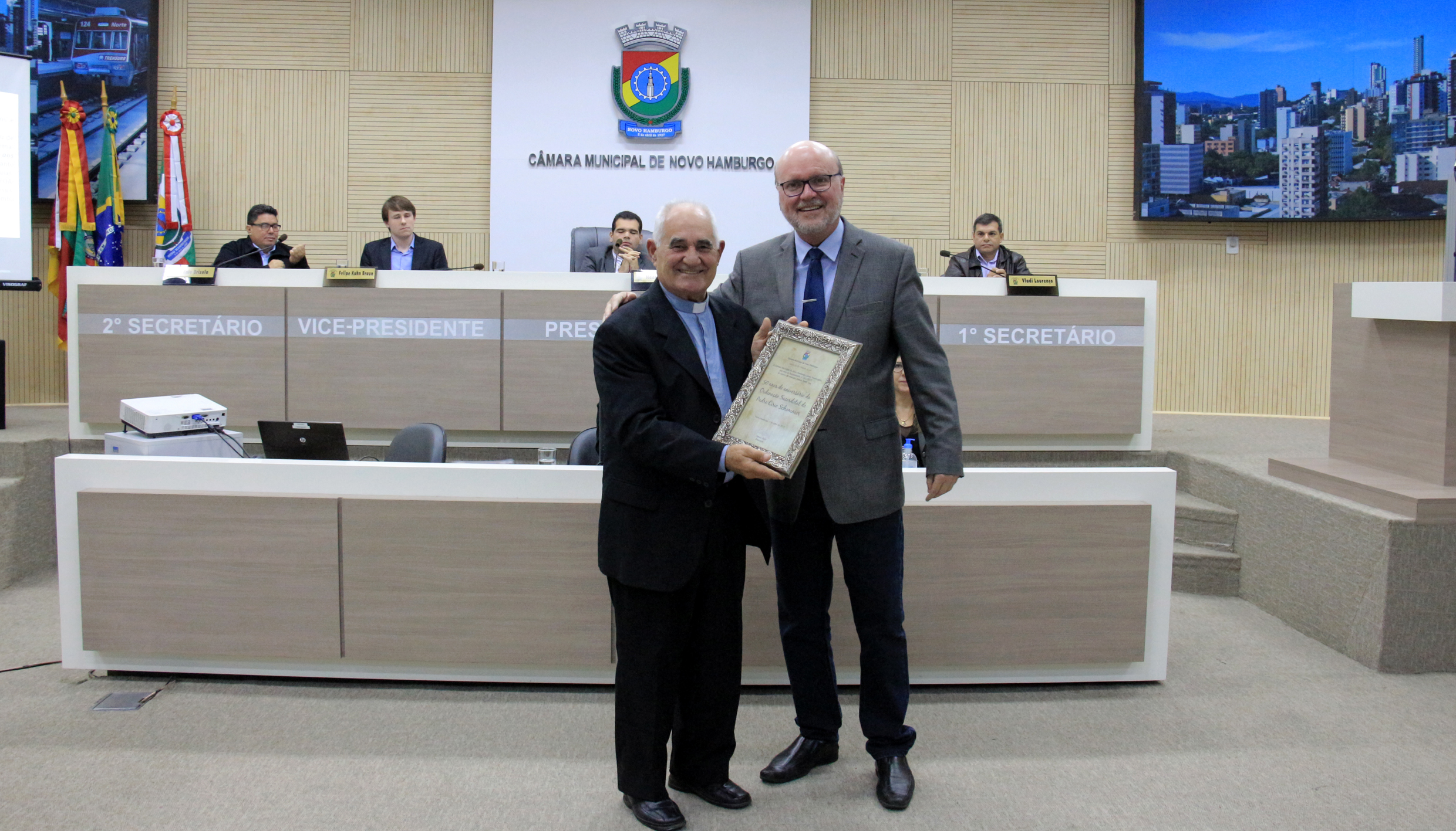 Câmara homenageia os 50 anos de sacerdócio do padre Círio Schommer