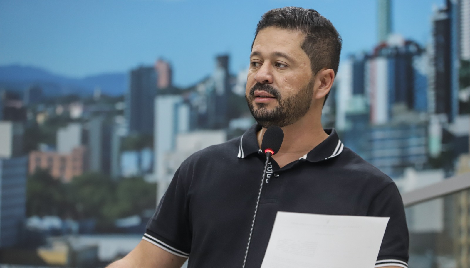 Câmara parabeniza aluna da Liberato premiada em feira na Tunísia