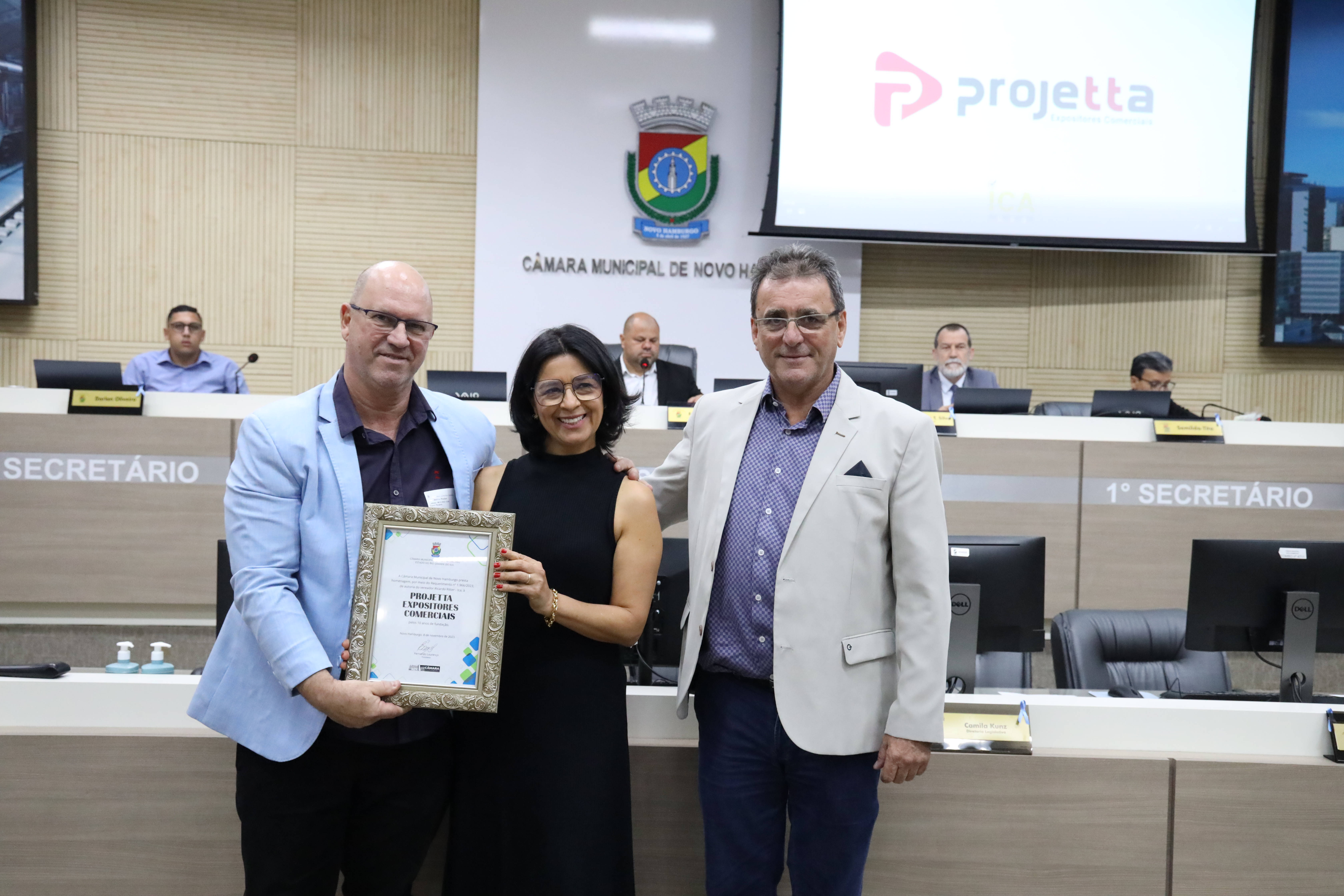 Câmara presta homenagem à empresa Projetta Expositores