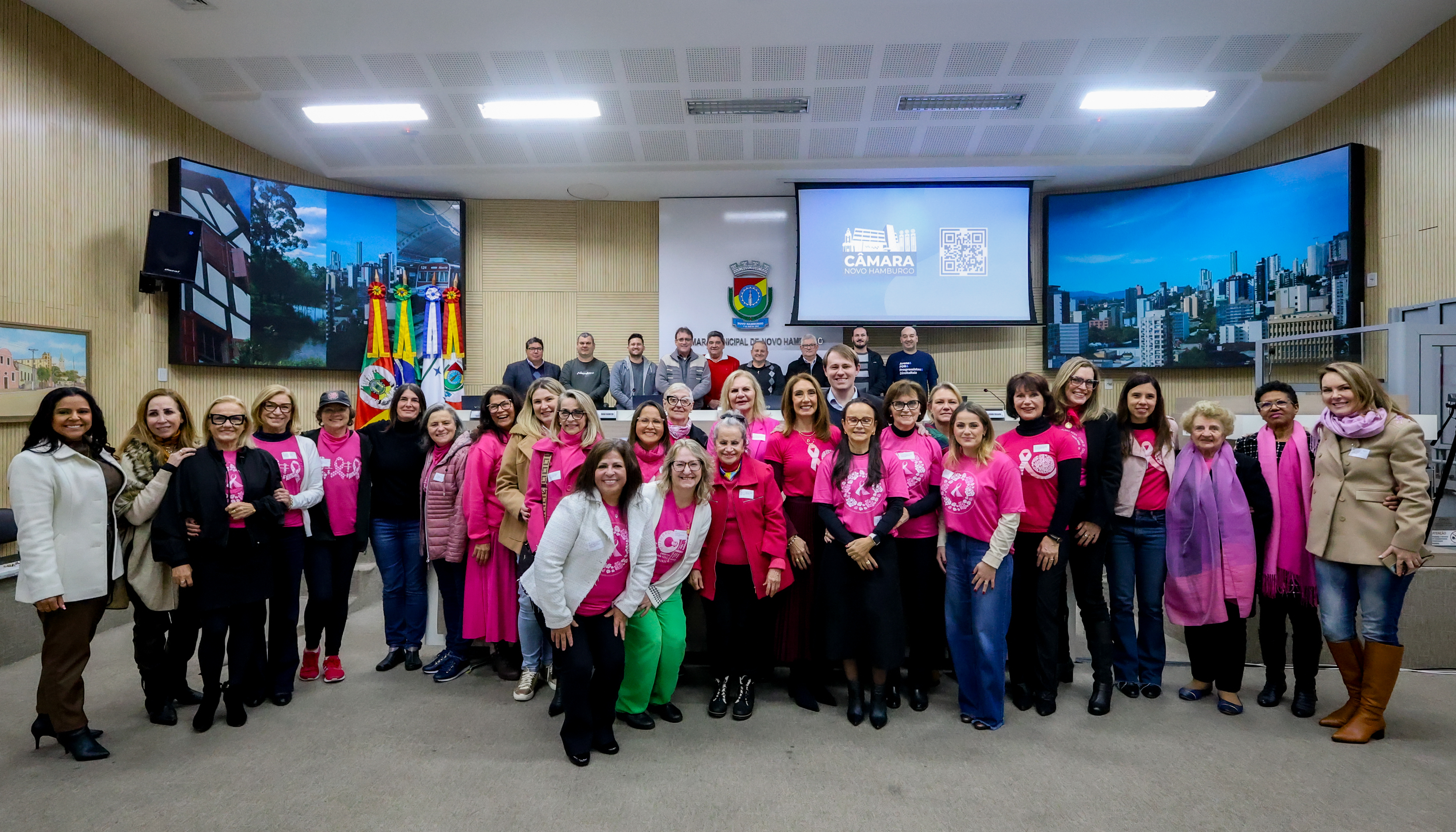 Câmara presta homenagem ao trabalho voluntário do Grupo Vida Rosa