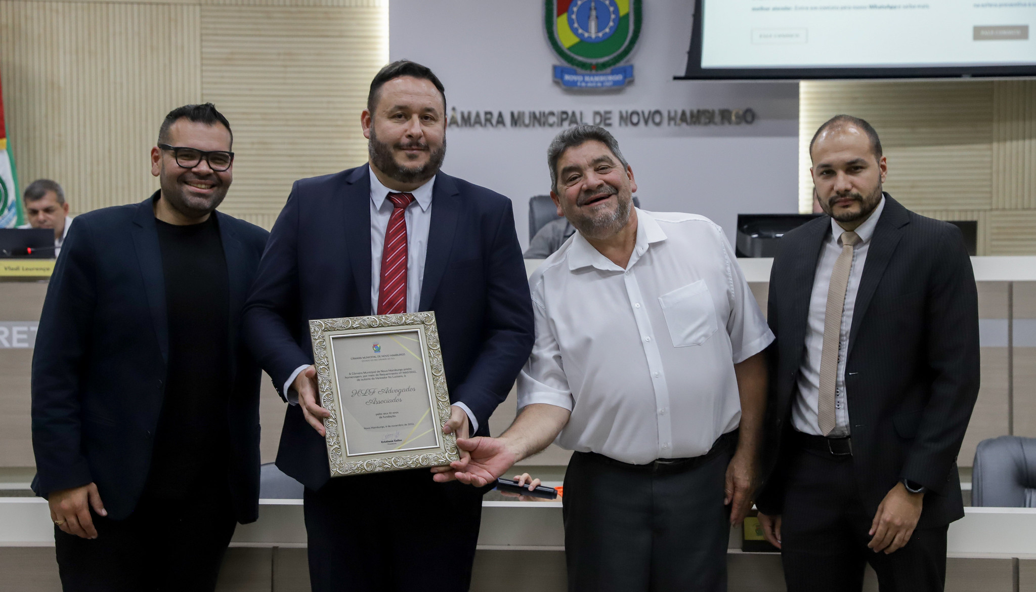 Câmara presta homenagem aos 10 anos da HLF Advogados