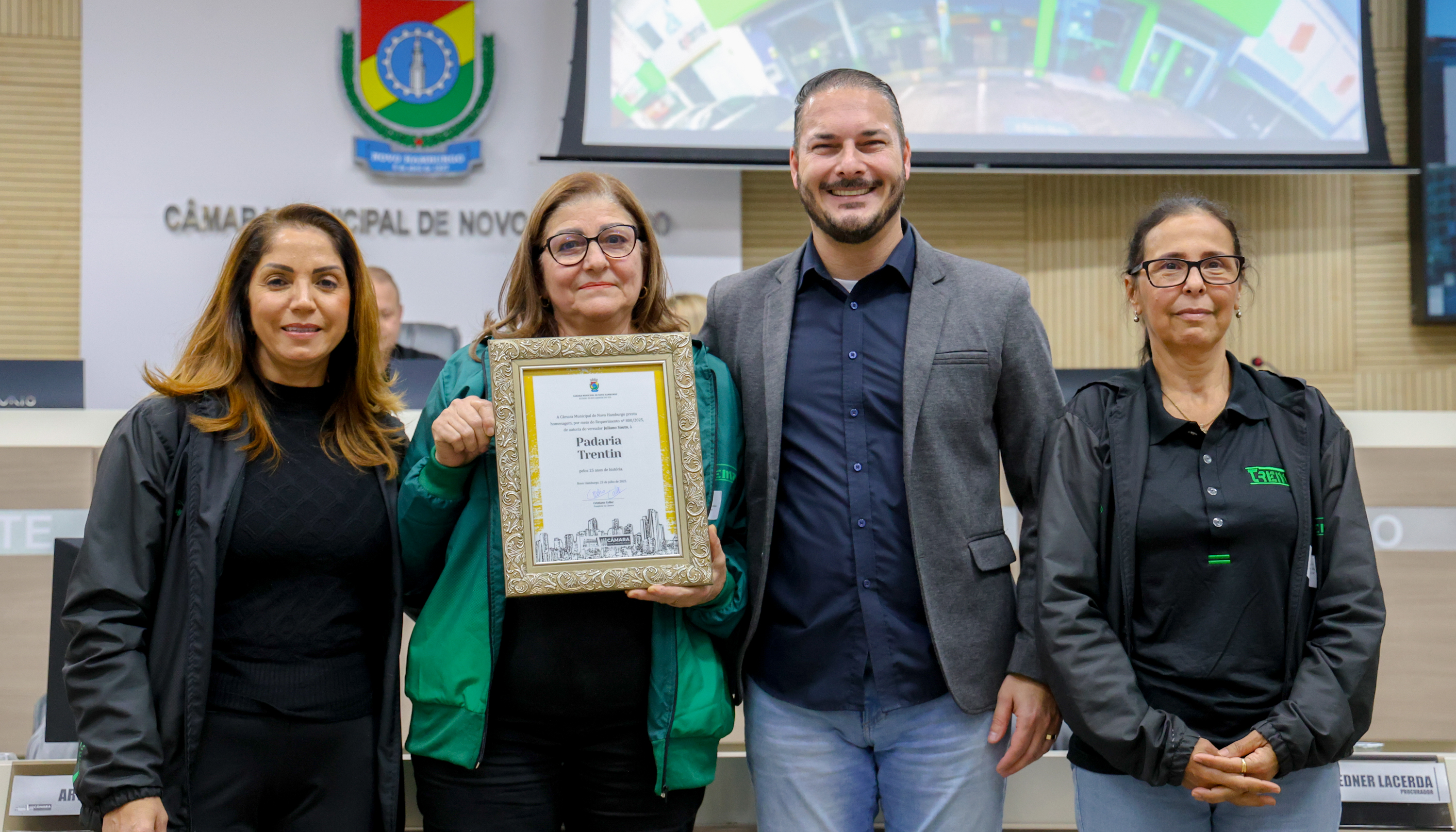 Câmara presta homenagem aos 25 anos da Trentin Padaria e Confeitaria