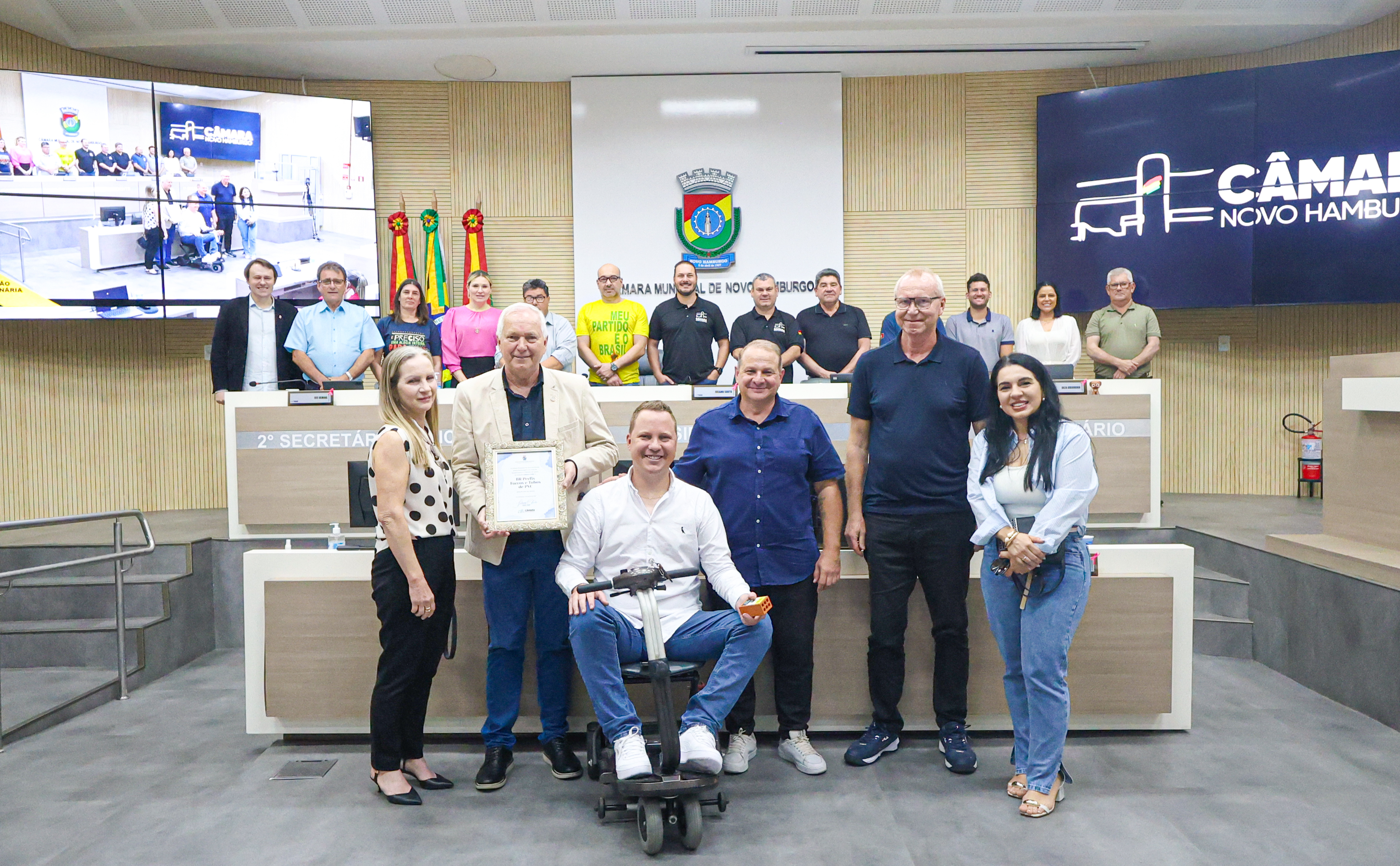 Câmara presta homenagem aos 35 anos da empresa BR Perfis