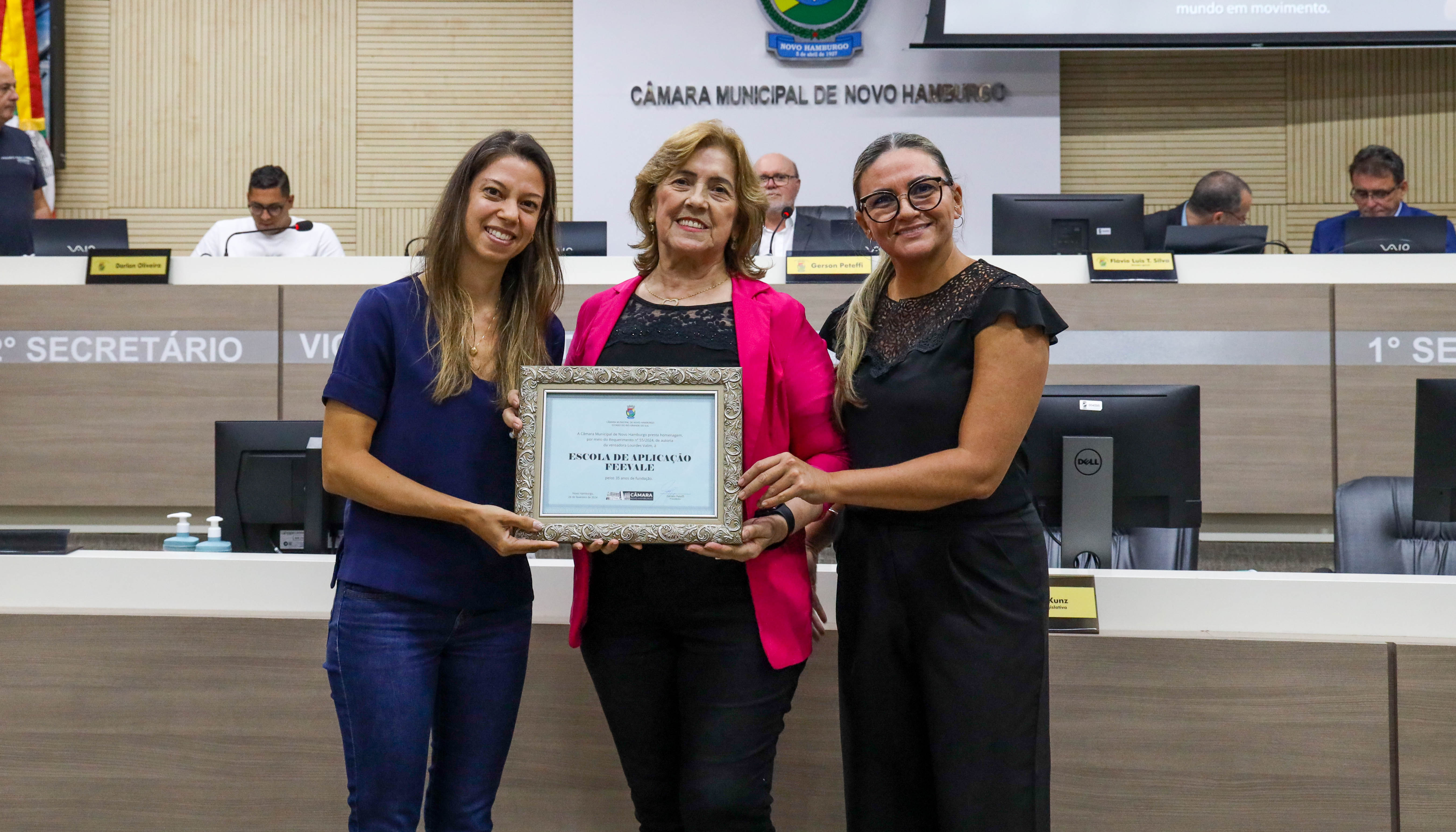 Câmara presta homenagem aos 35 anos da Escola de Aplicação Feevale