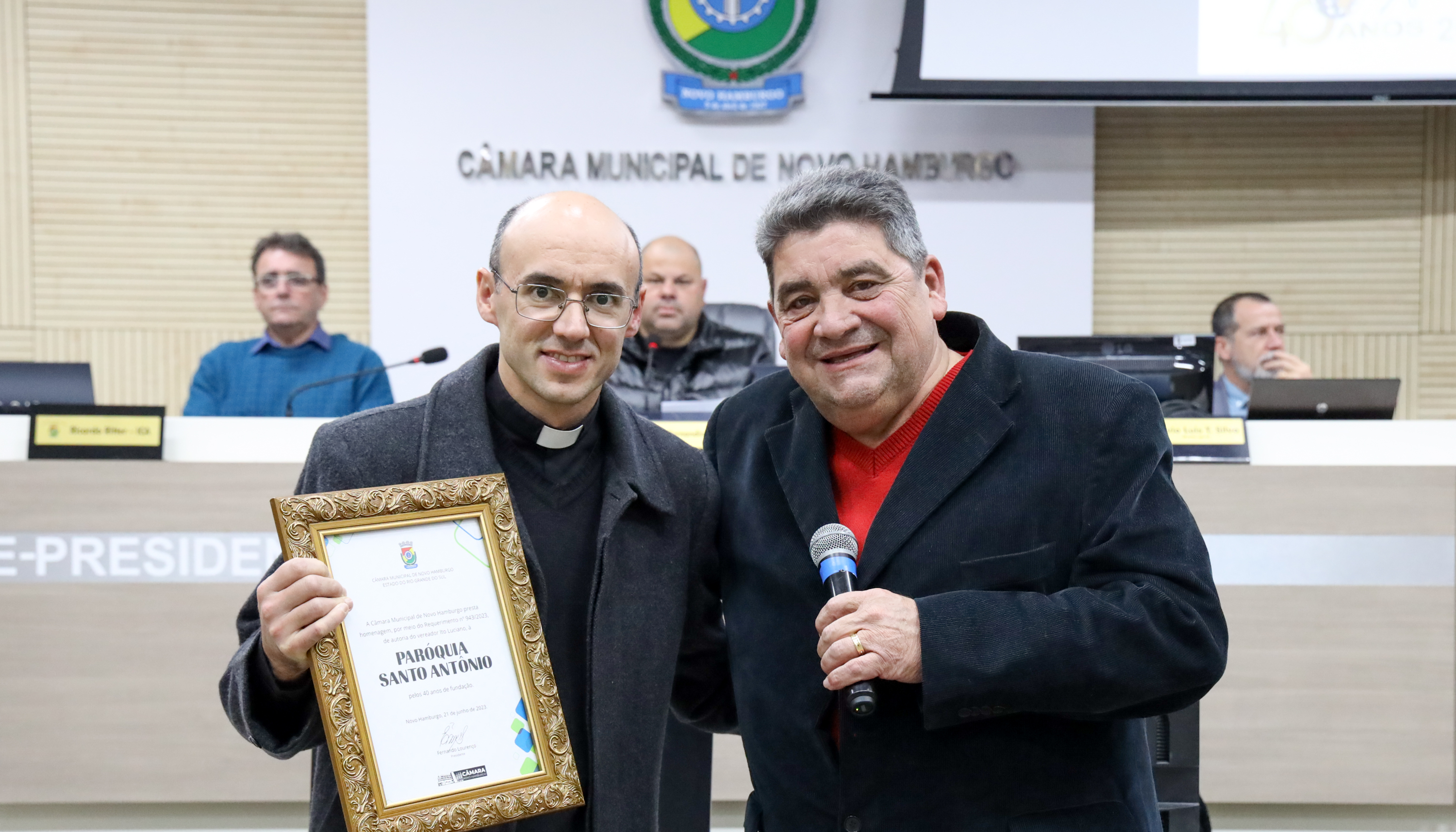 Câmara presta homenagem aos 40 anos da Paróquia Santo Antônio