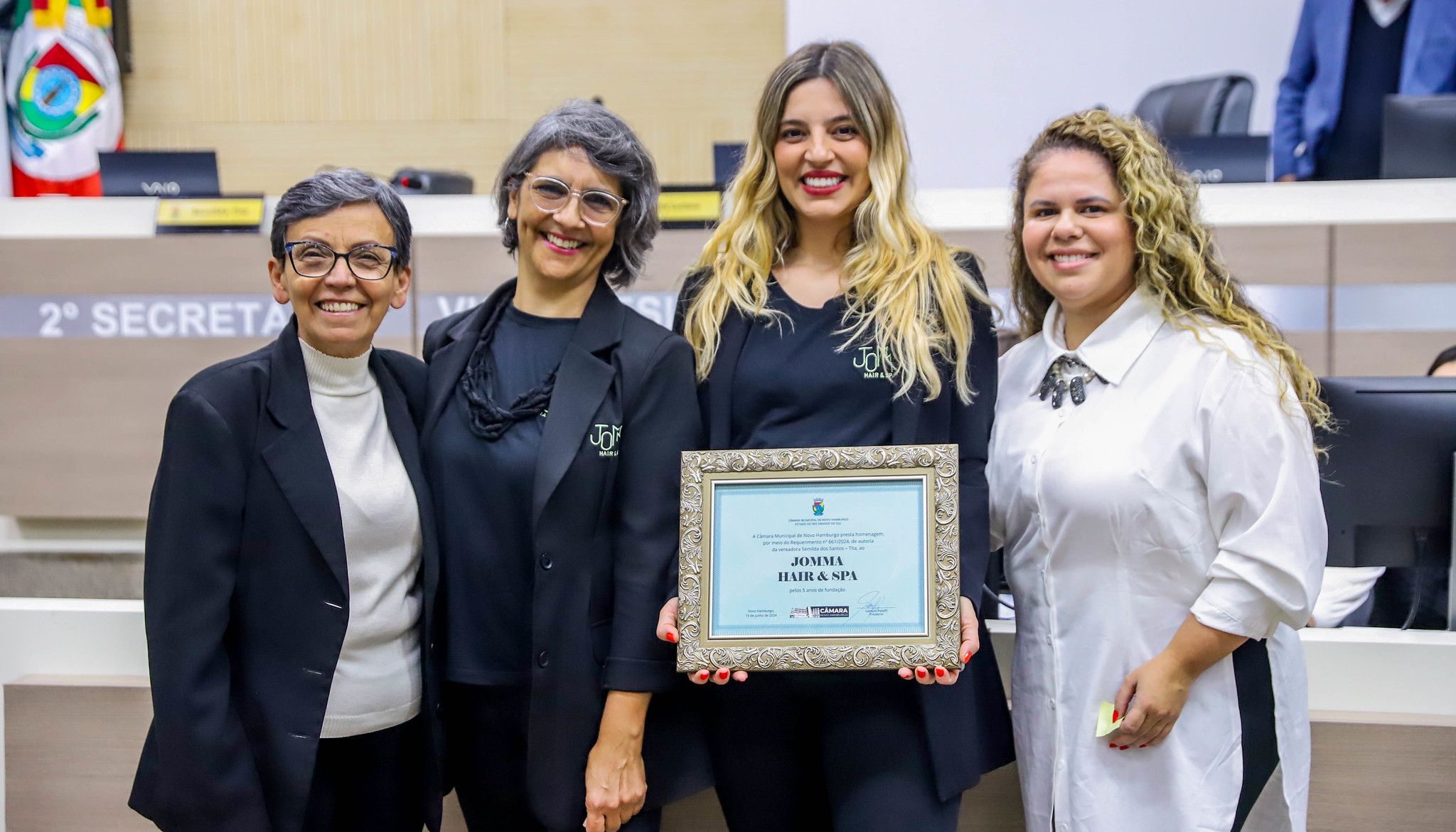 Câmara presta homenagem aos 5 anos do salão de beleza Jomma