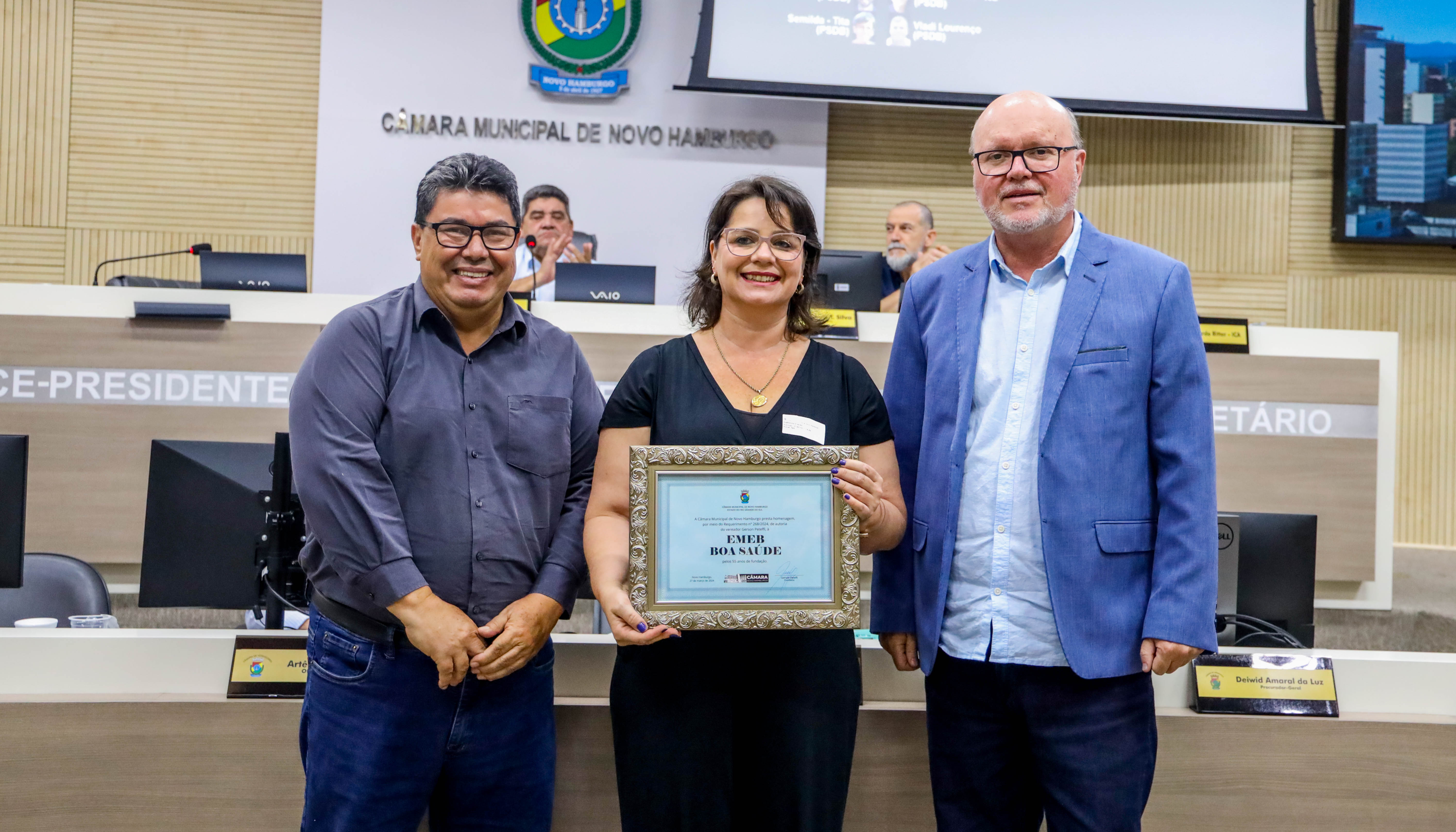 Câmara presta homenagem aos 55 anos da Emeb Boa Saúde