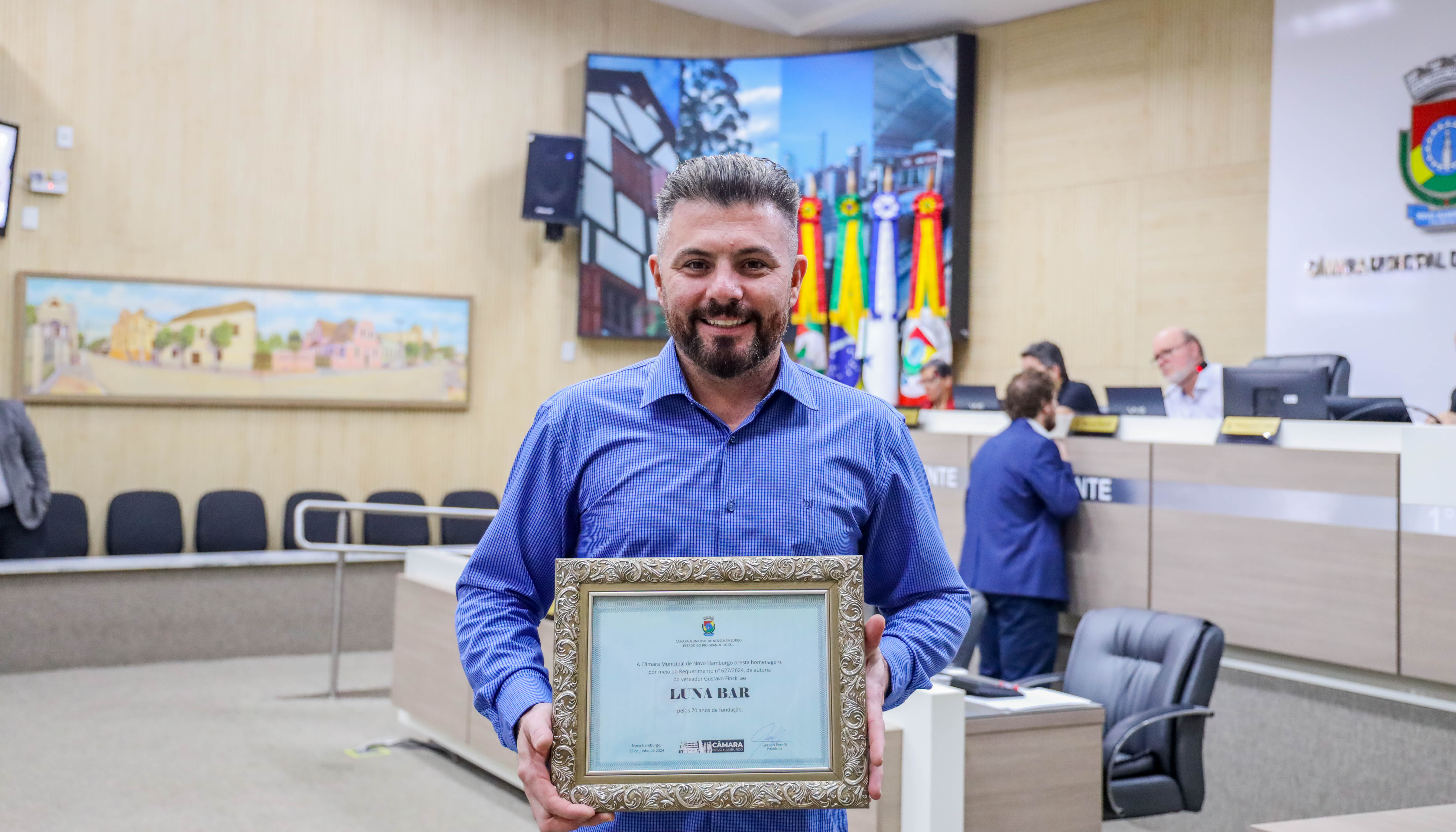 Câmara presta homenagem aos 70 anos do Luna Bar