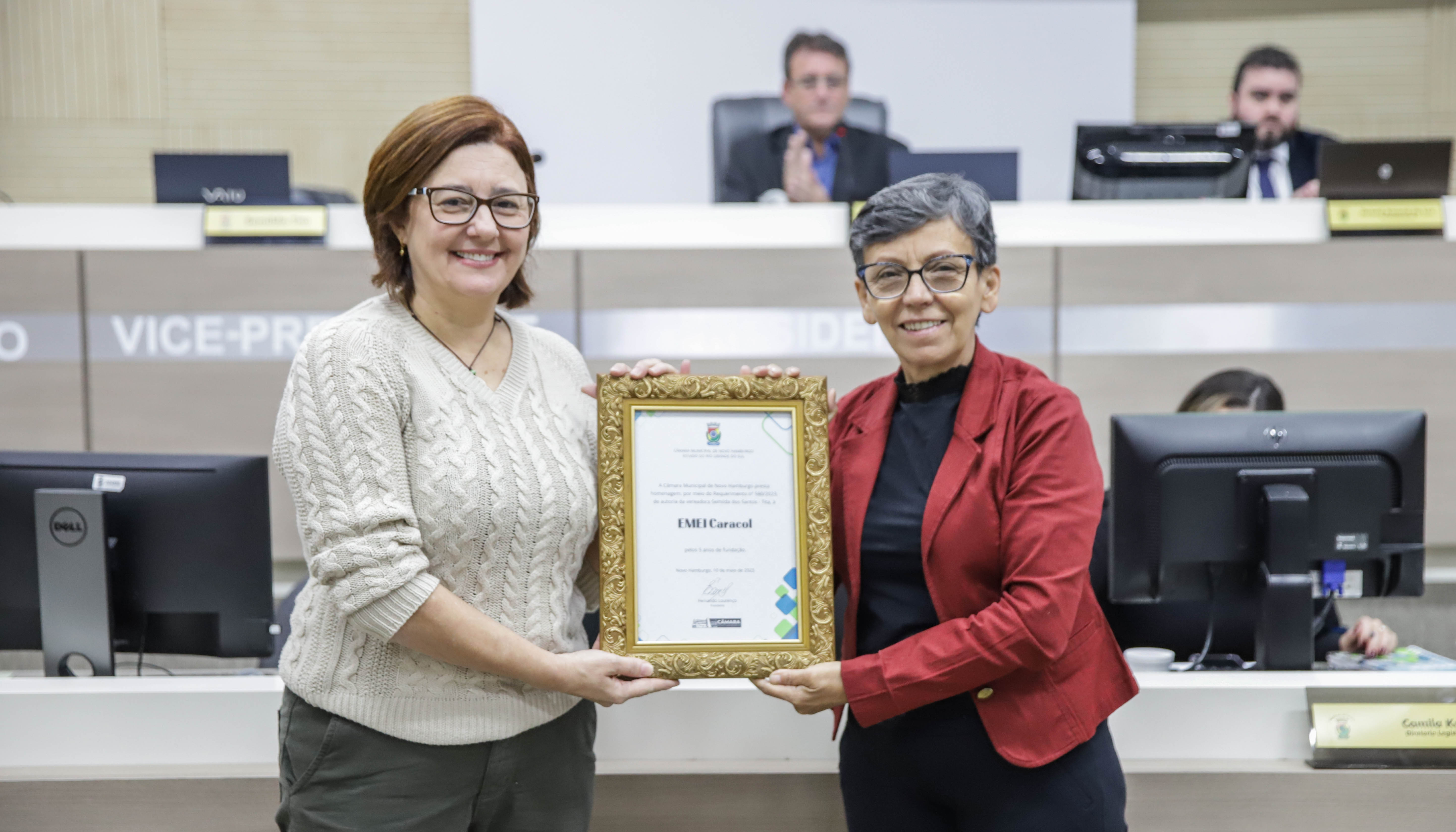 Câmara presta homenagem aos cinco anos da EMEI Caracol