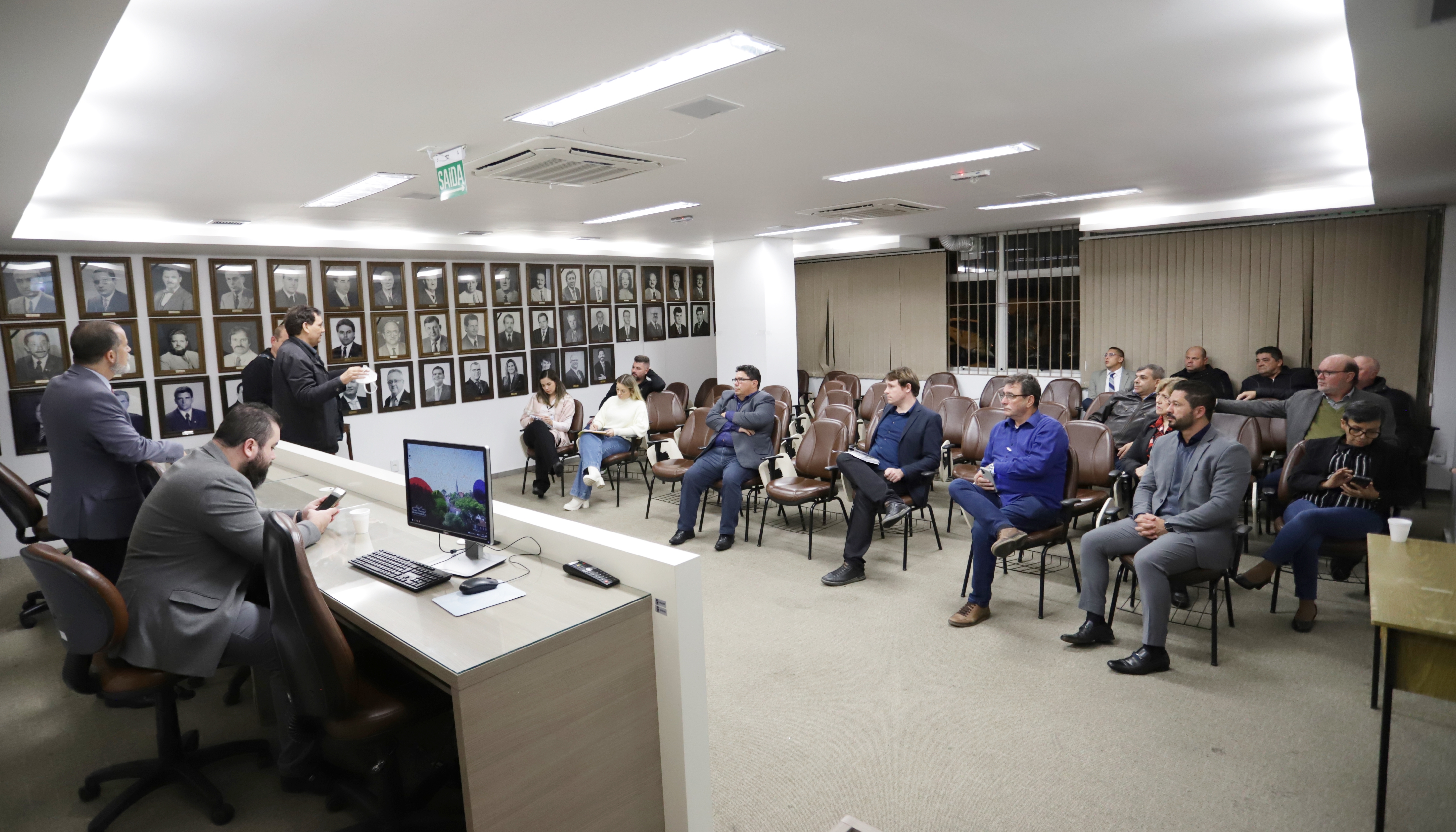 Câmara reorganiza composição de três comissões permanentes