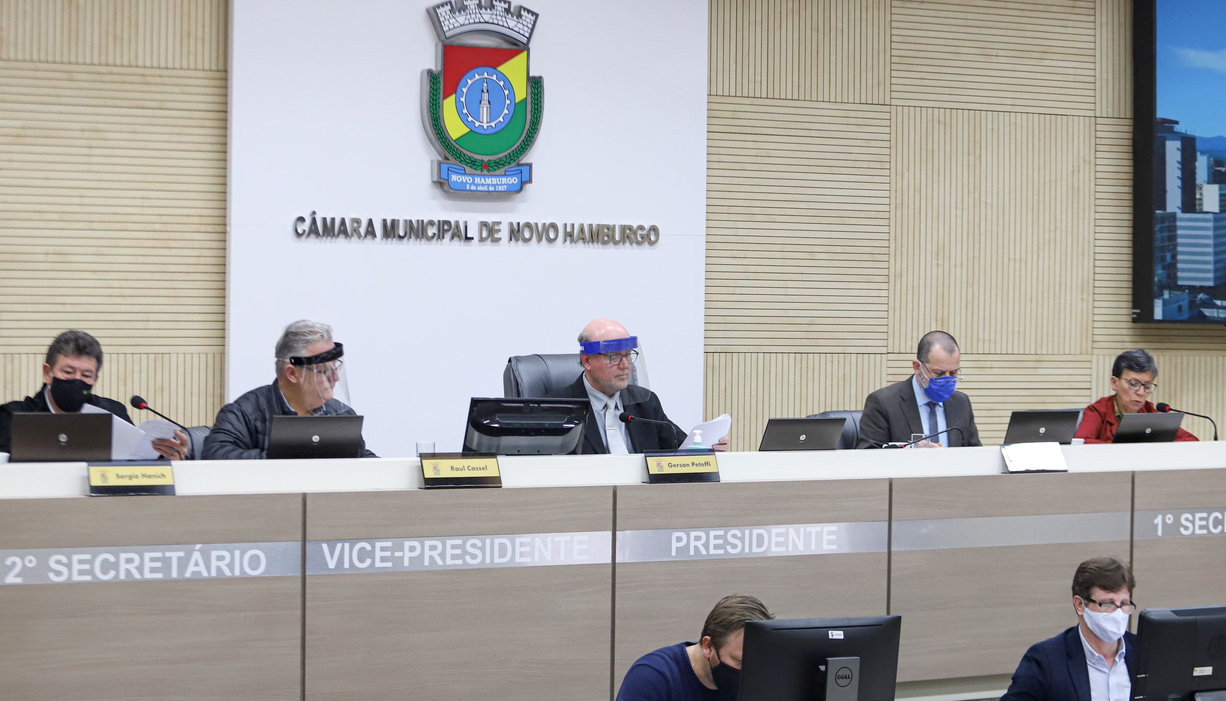 Câmara retoma sessões presenciais uma vez por semana com restrição de acesso