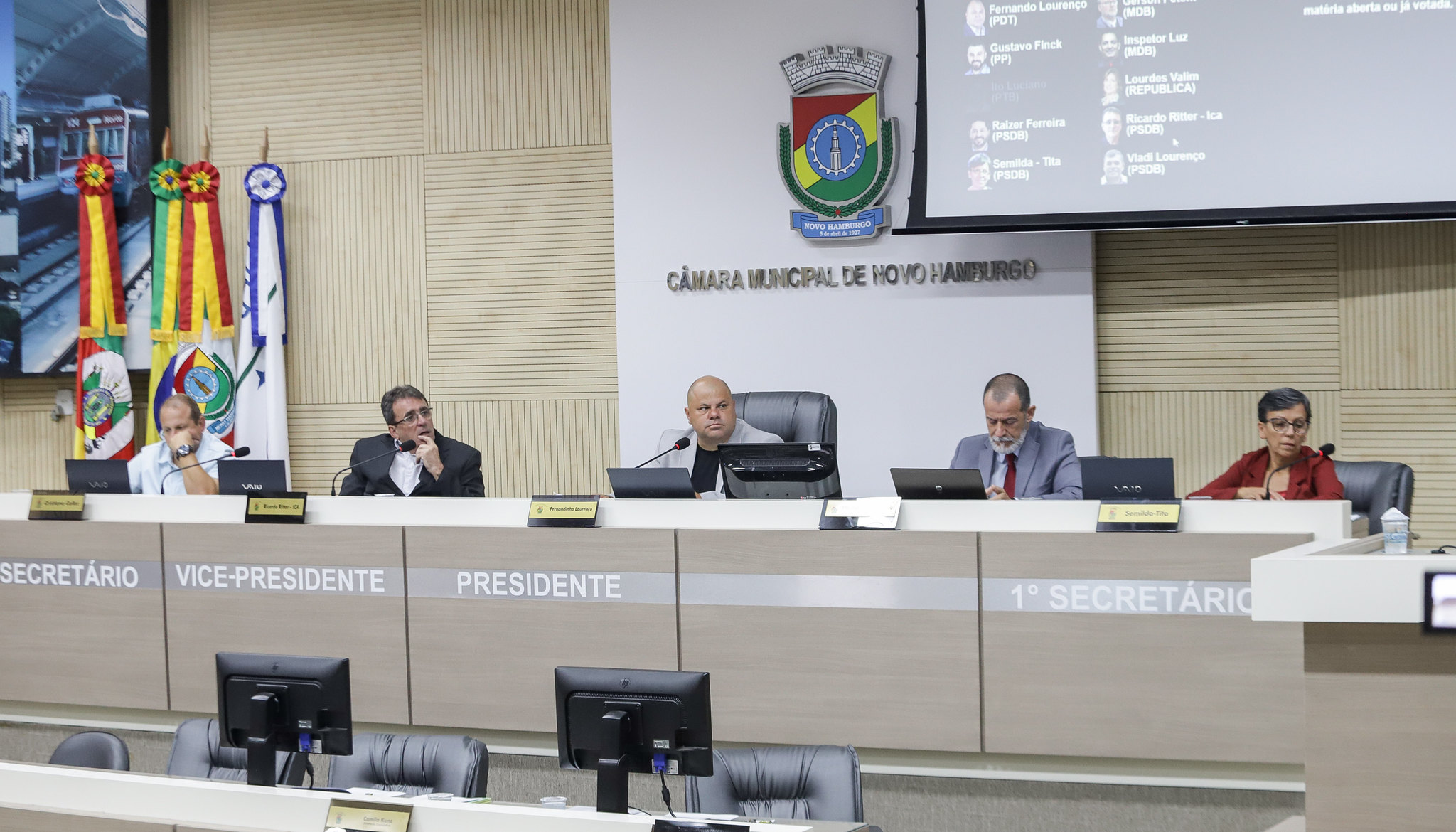 Câmara retoma sessões sob o comando do presidente Fernando Lourenço
