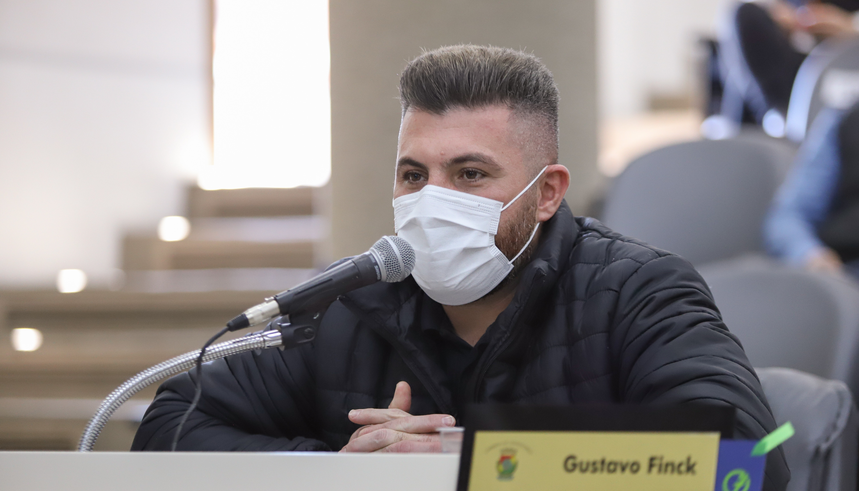 Câmara revoga lei que proíbe uso de celular durante atendimento em agências bancárias