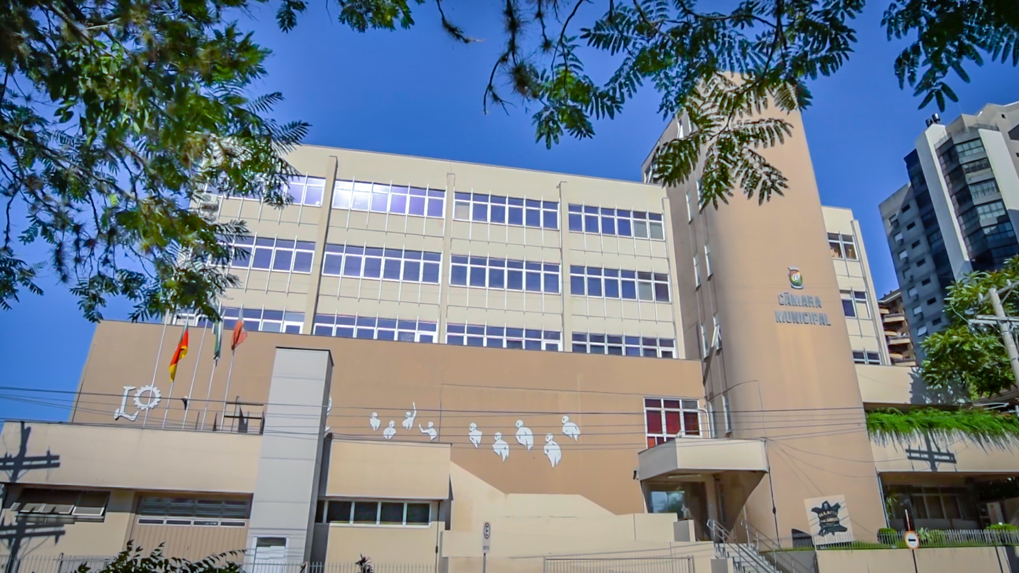 Câmara suspende sessão da próxima quarta devido à bandeira vermelha