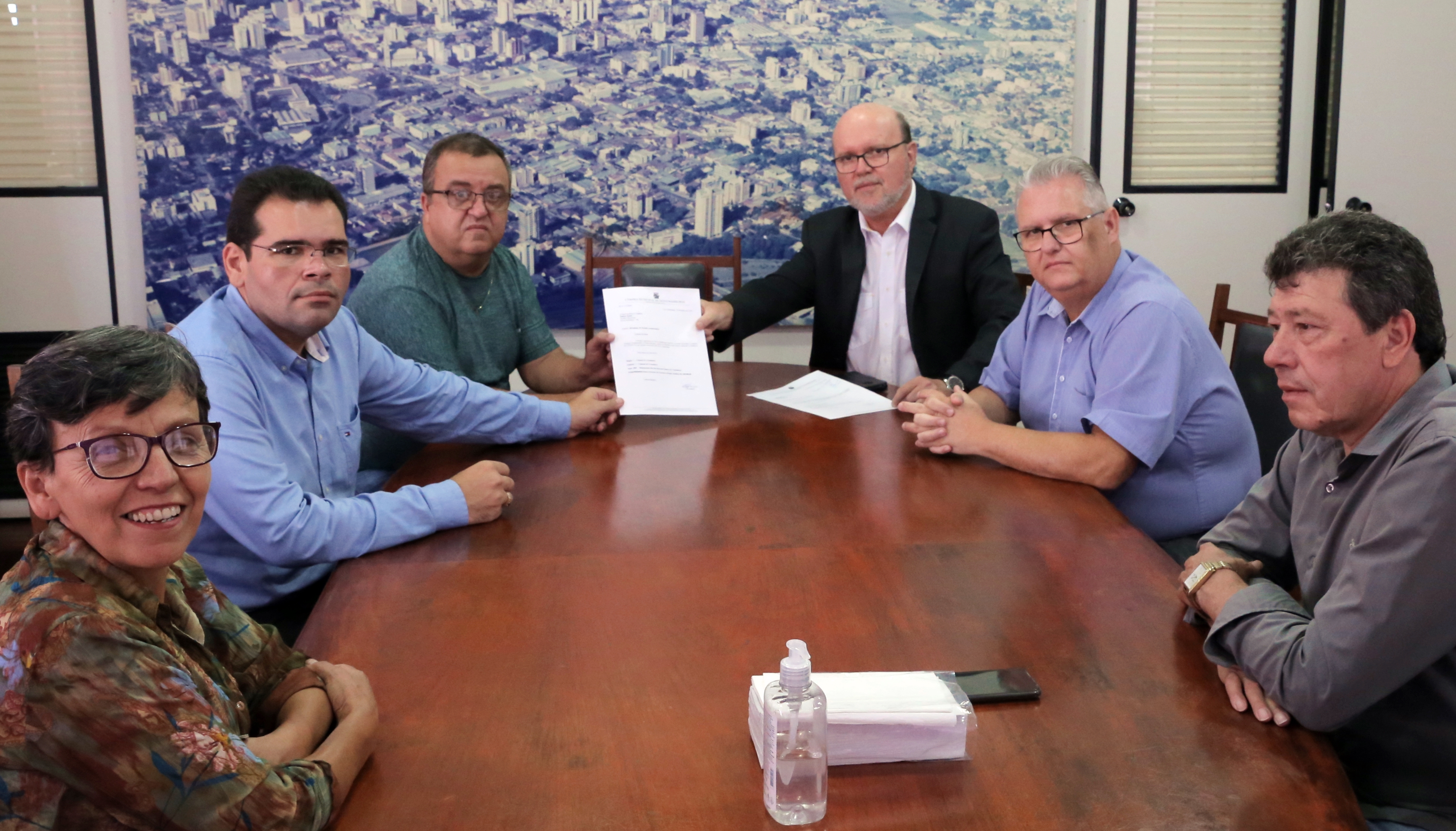 Câmara transfere recursos públicos ao Executivo para combate à Covid-19