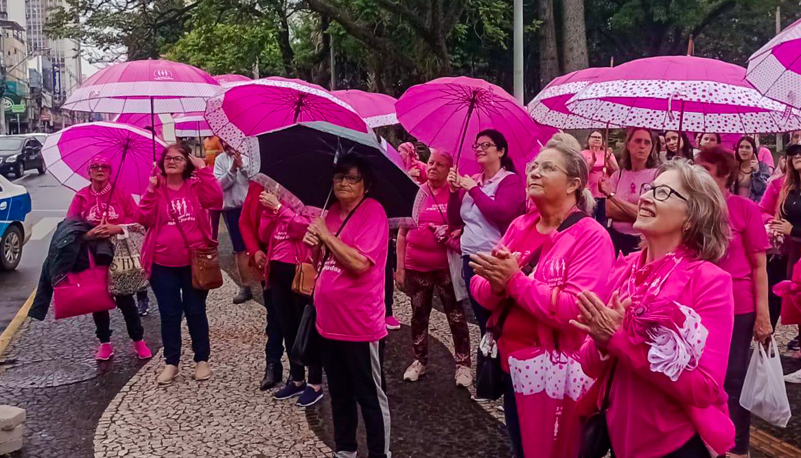 Caminhada do Outubro Rosa conta com a participação da Procuradoria da Mulher