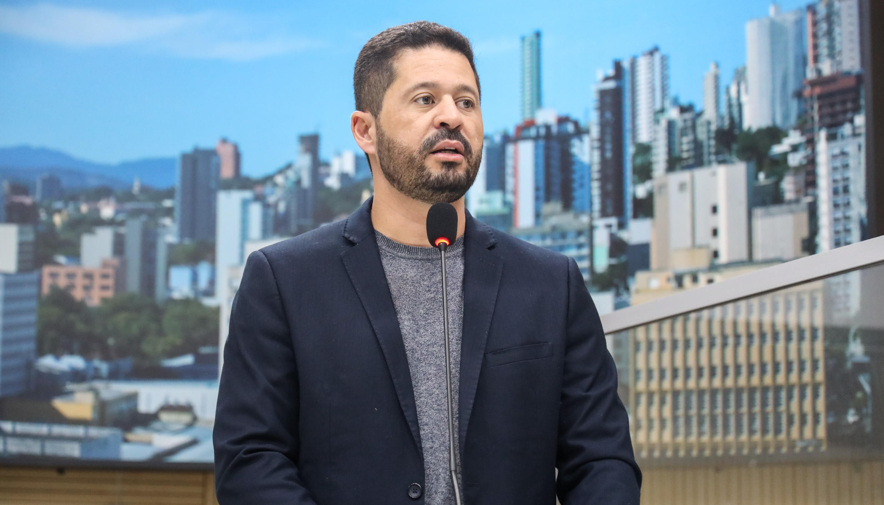 Canteiro na avenida Primeiro de Março pode se chamar Largo Daniel Dourado Premaor