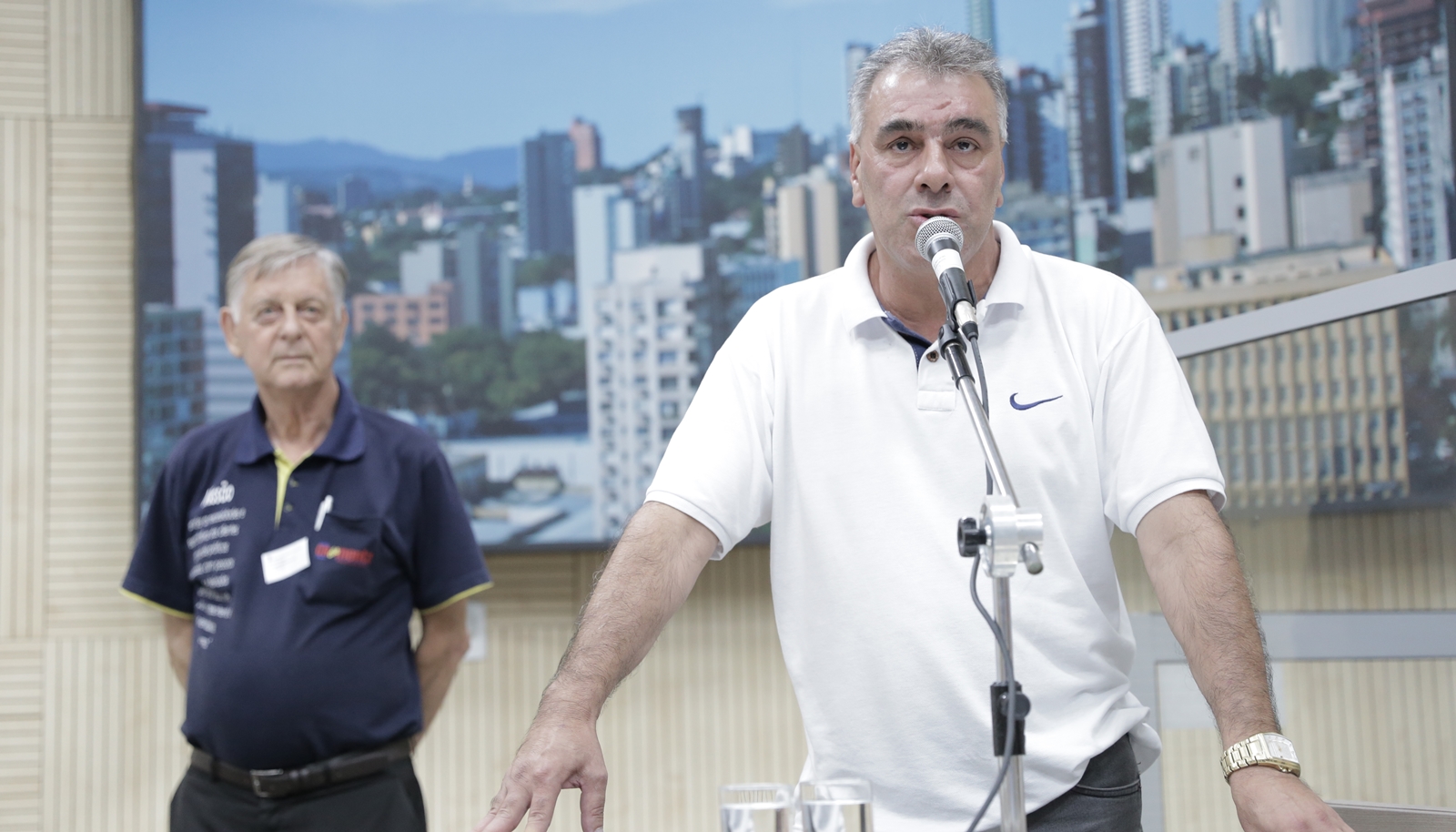 Cidadãos e vereadores criticam ausência de explicações por parte de consórcio responsável pelas obras no Centro