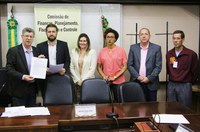 Coedu entrega demanda de professores estaduais à Assembleia Legislativa