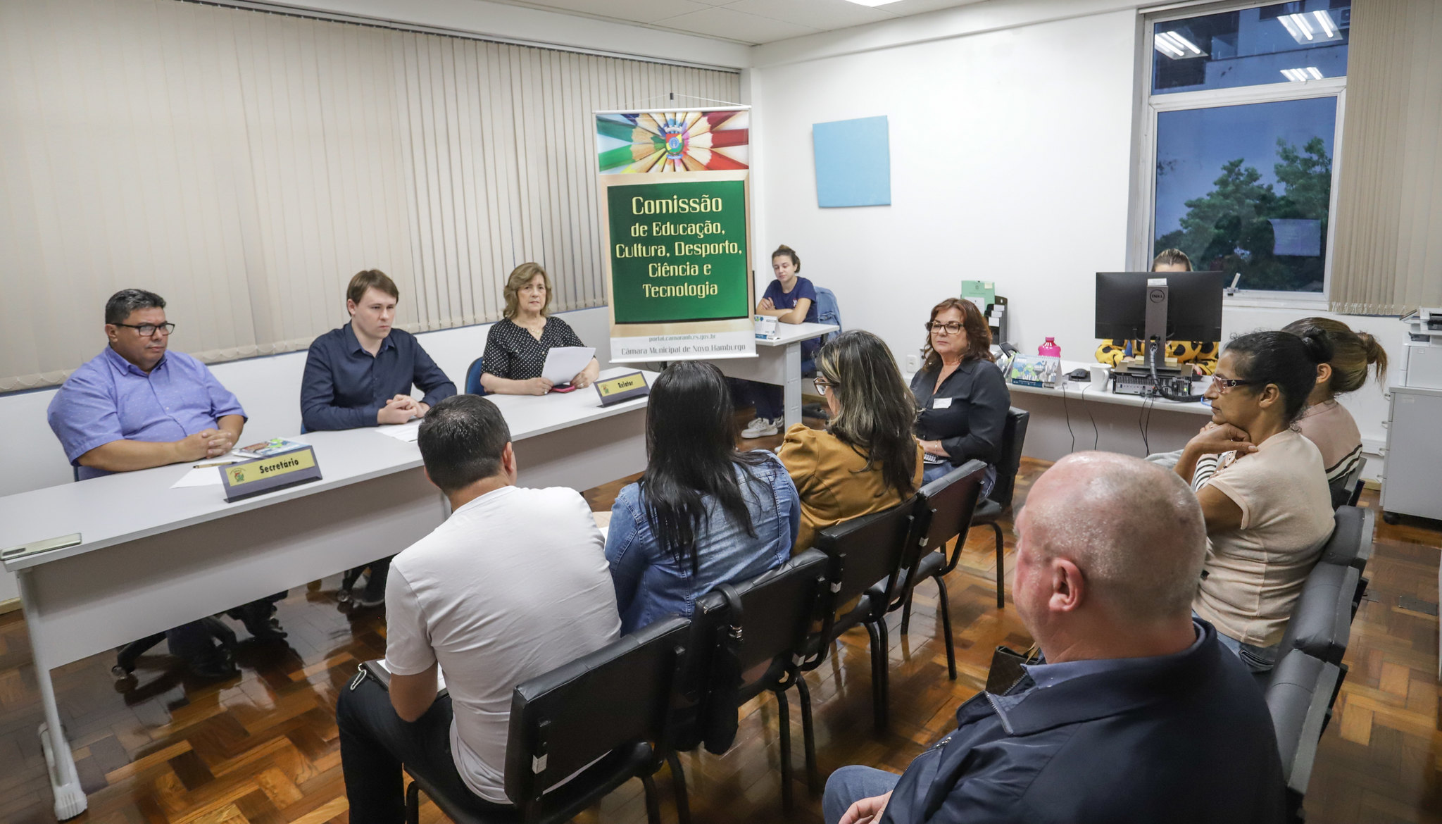 Coedu recebe a secretária da Educação para debater transporte escolar