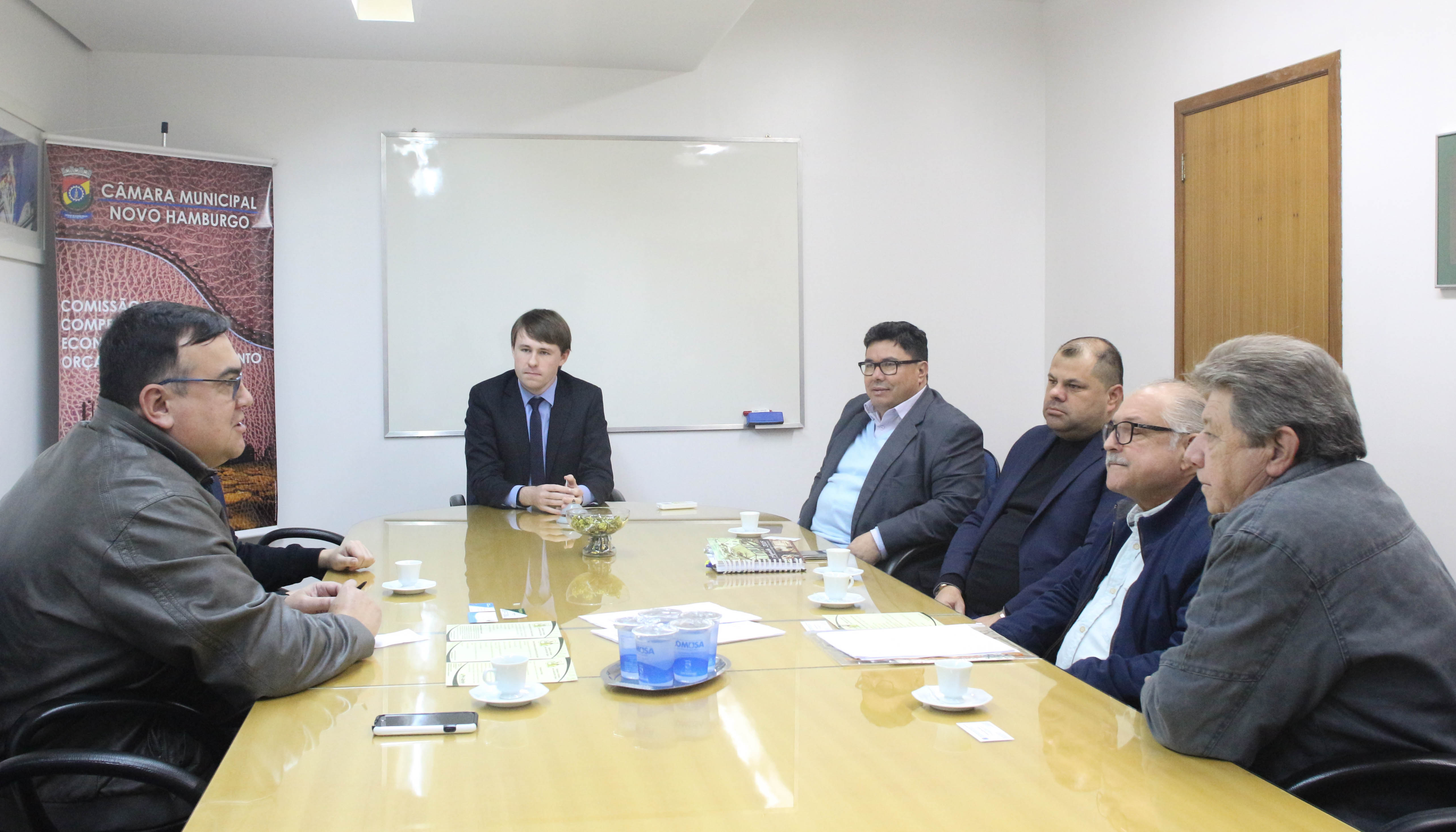  Cofin promove reunião com representante do Ministério da Agricultura para debater criação de selo de qualidade para azeite de oliva