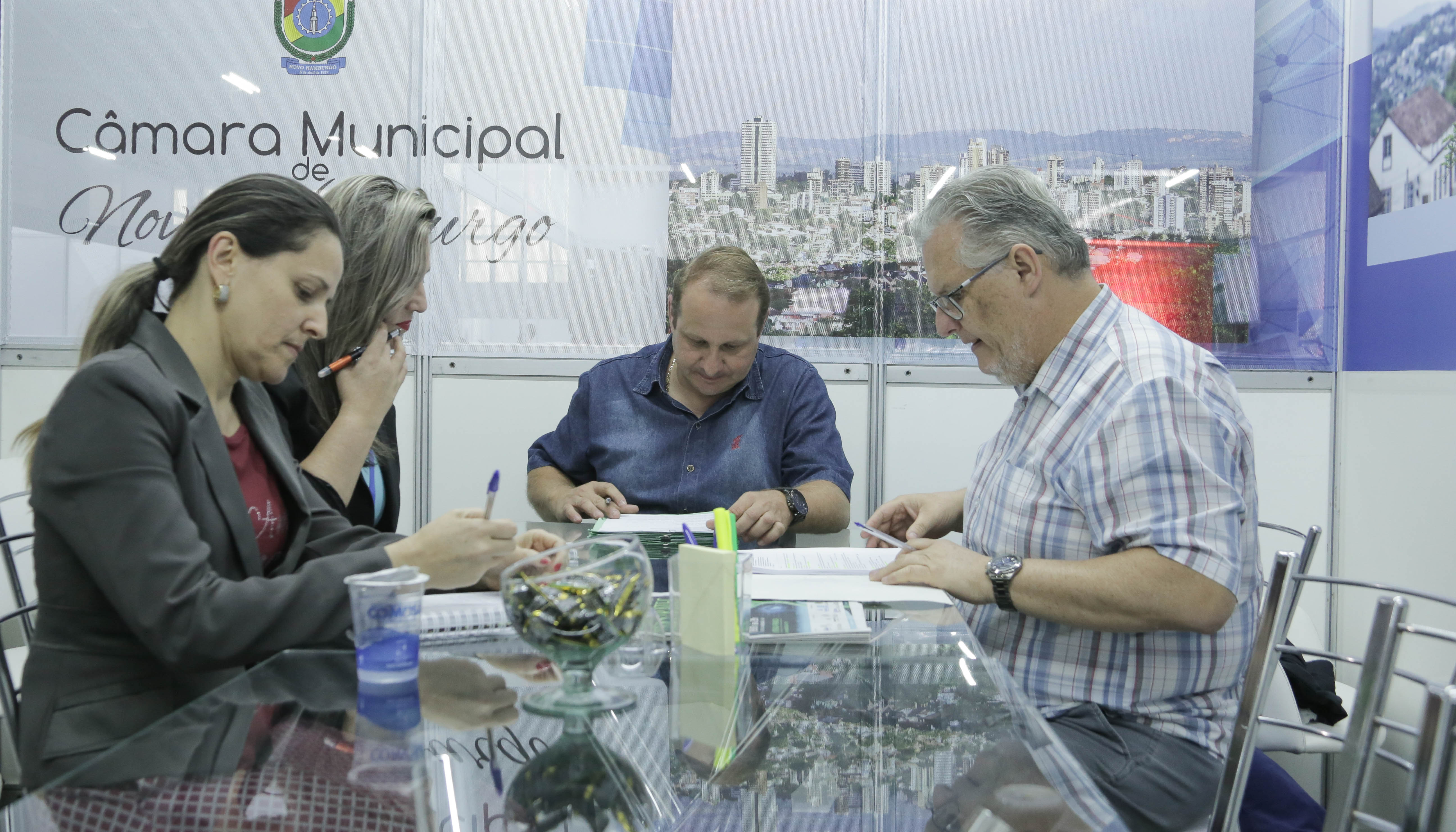 Cojur realiza reunião extraordinária em meio à Mostratec