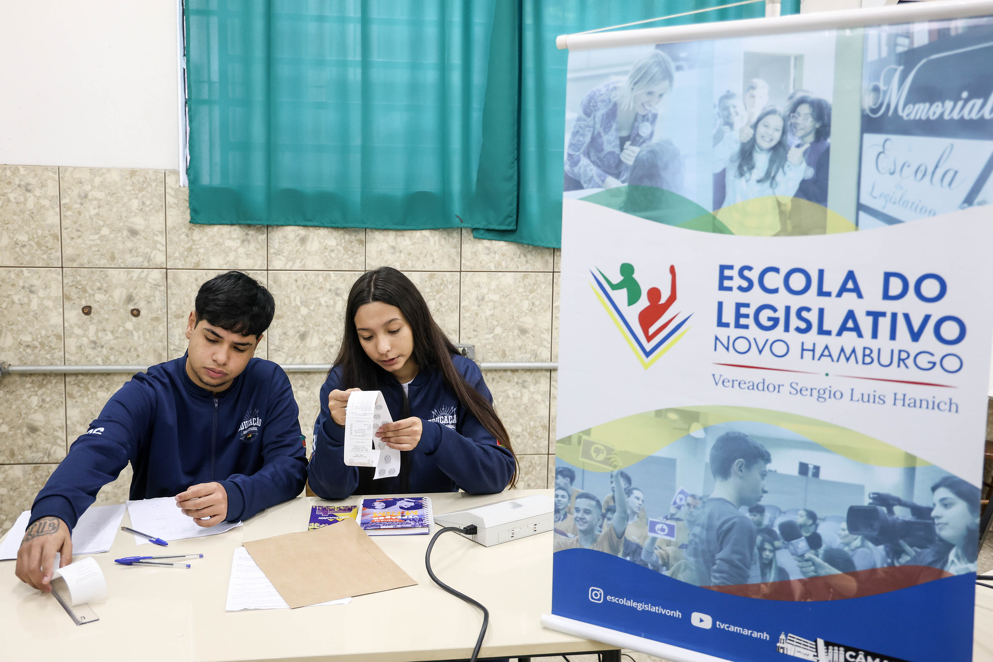 Com direito a urna eletrônica e propostas reais, alunos vivem a democracia no Projeto Vereador Mirim