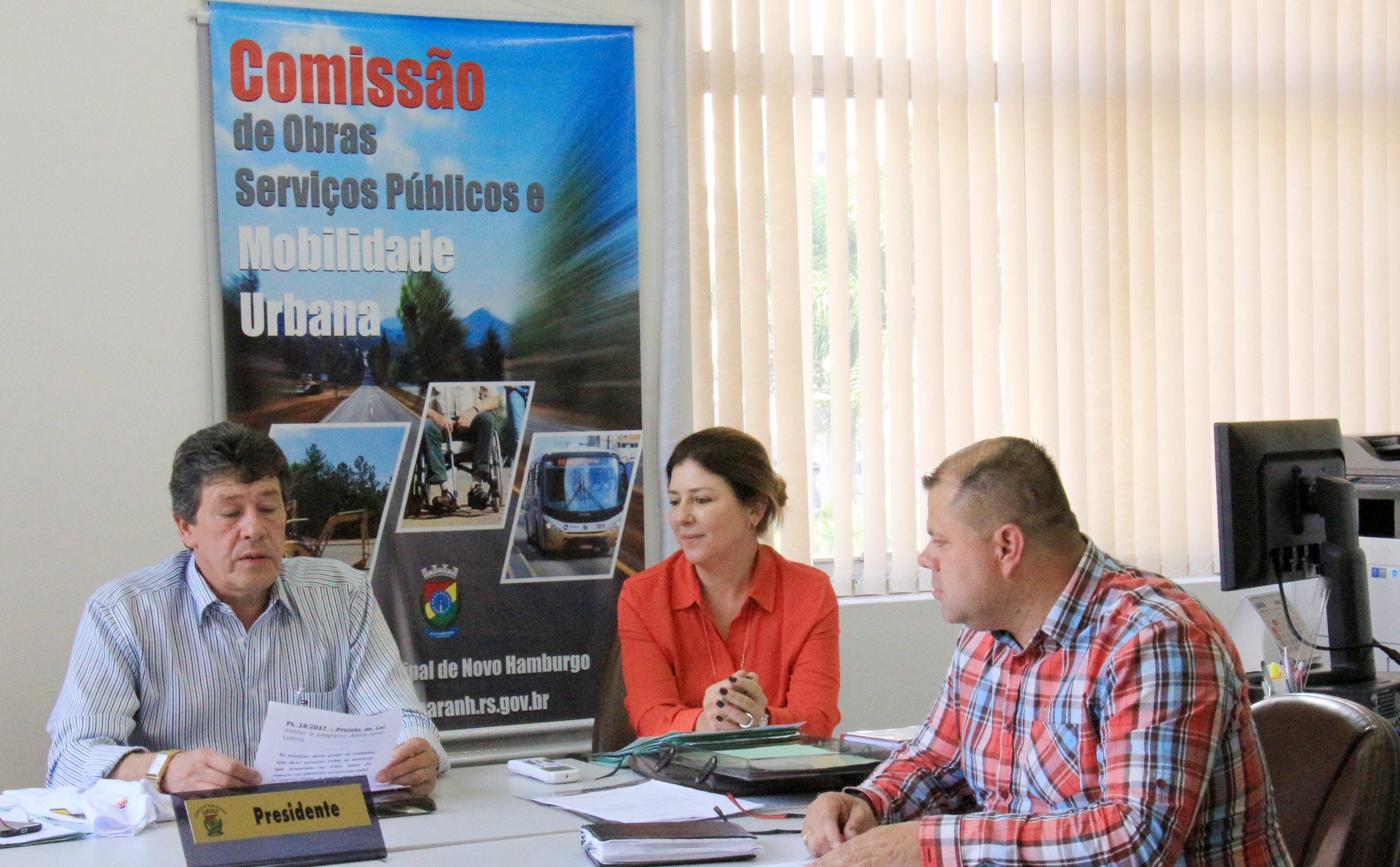 Comissão analisa projeto que institui o programa Adote uma Lixeira