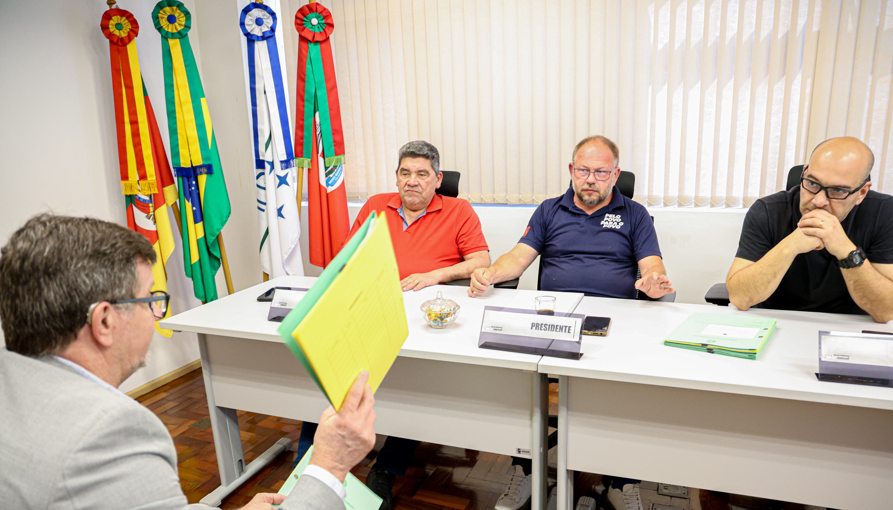 Comissão de Obras analisa projetos e sugere unificação de propostas para simplificar consultas à legislação