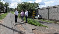 Comissão de Obras fiscaliza rua no bairro Guarani