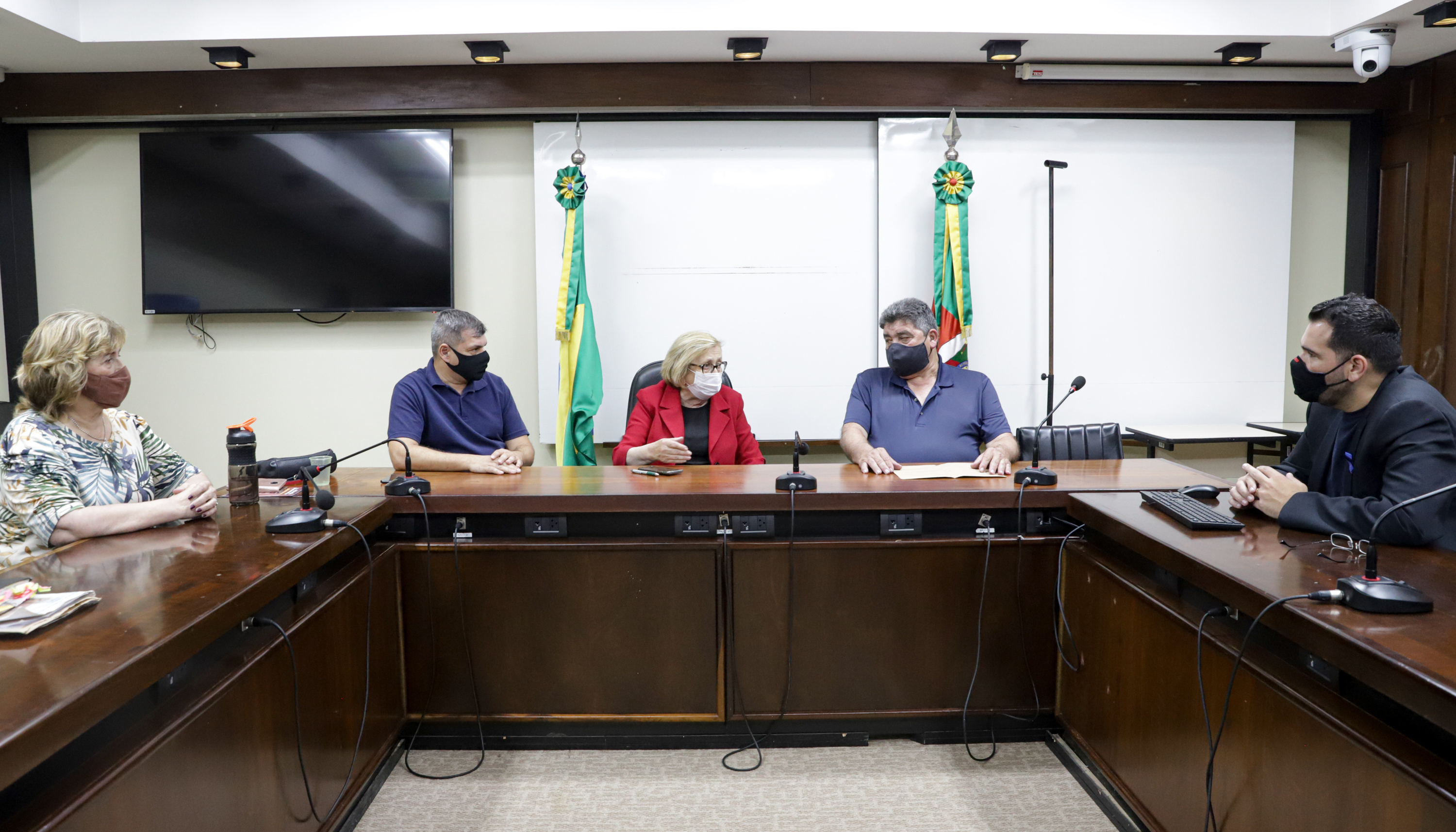 Comissão de Saúde se reúne com deputada e reforça pedido por reformulação do programa Assistir