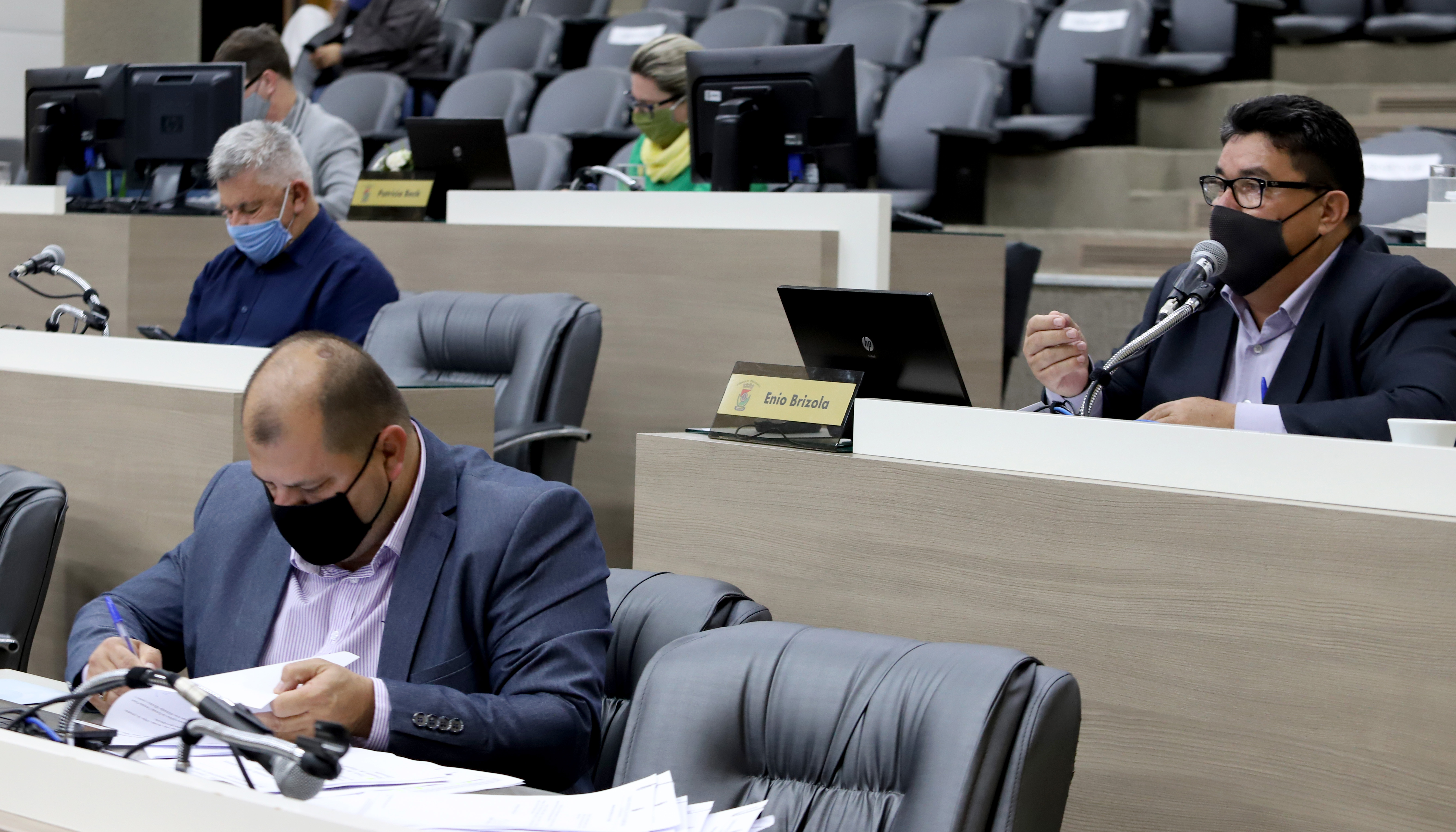 Comissão pede que Prefeitura considere uso de vans escolares como complemento ao transporte coletivo durante a pandemia