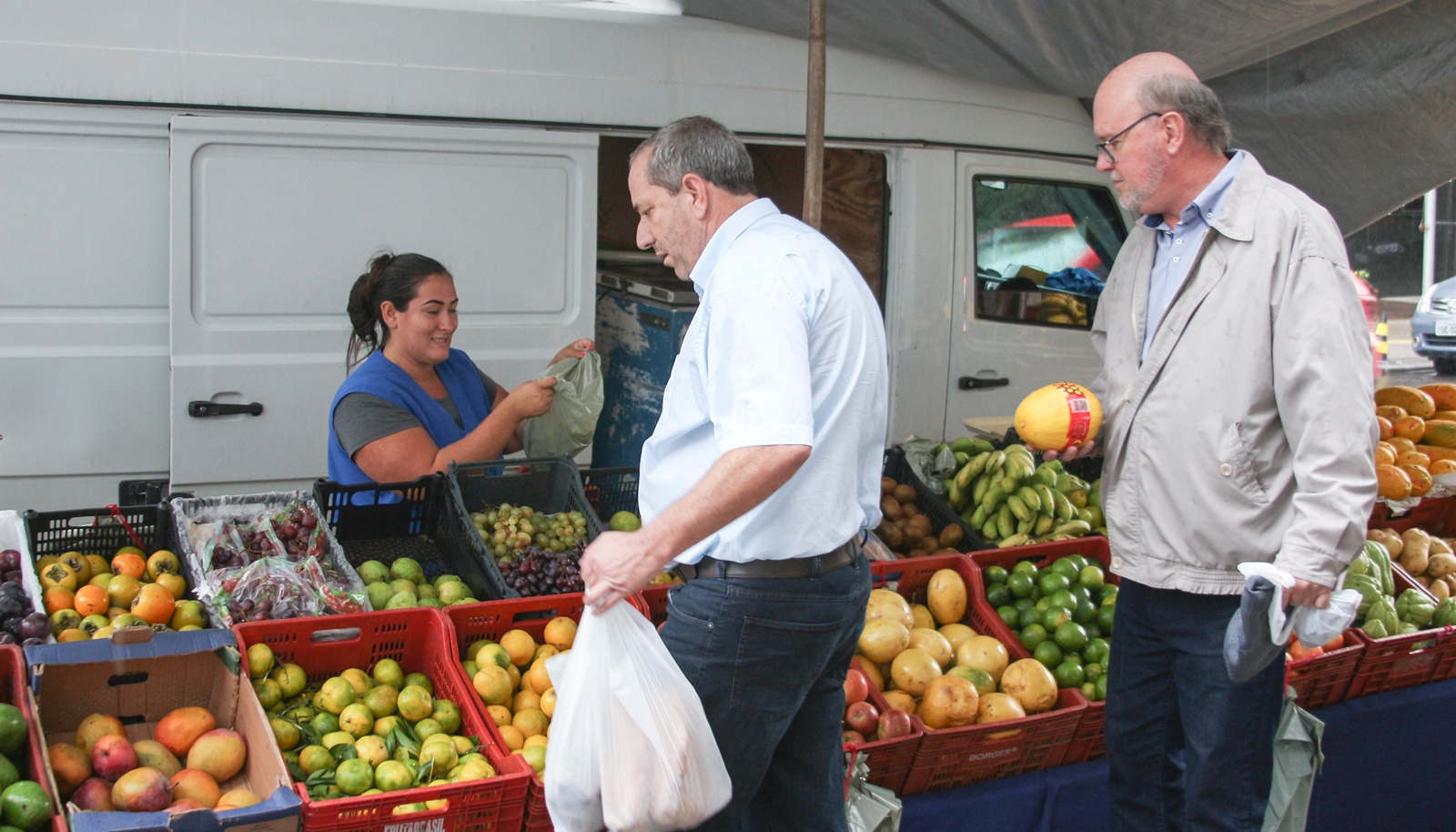 Comissão visita Feira do Produtor no Centro de Novo Hamburgo