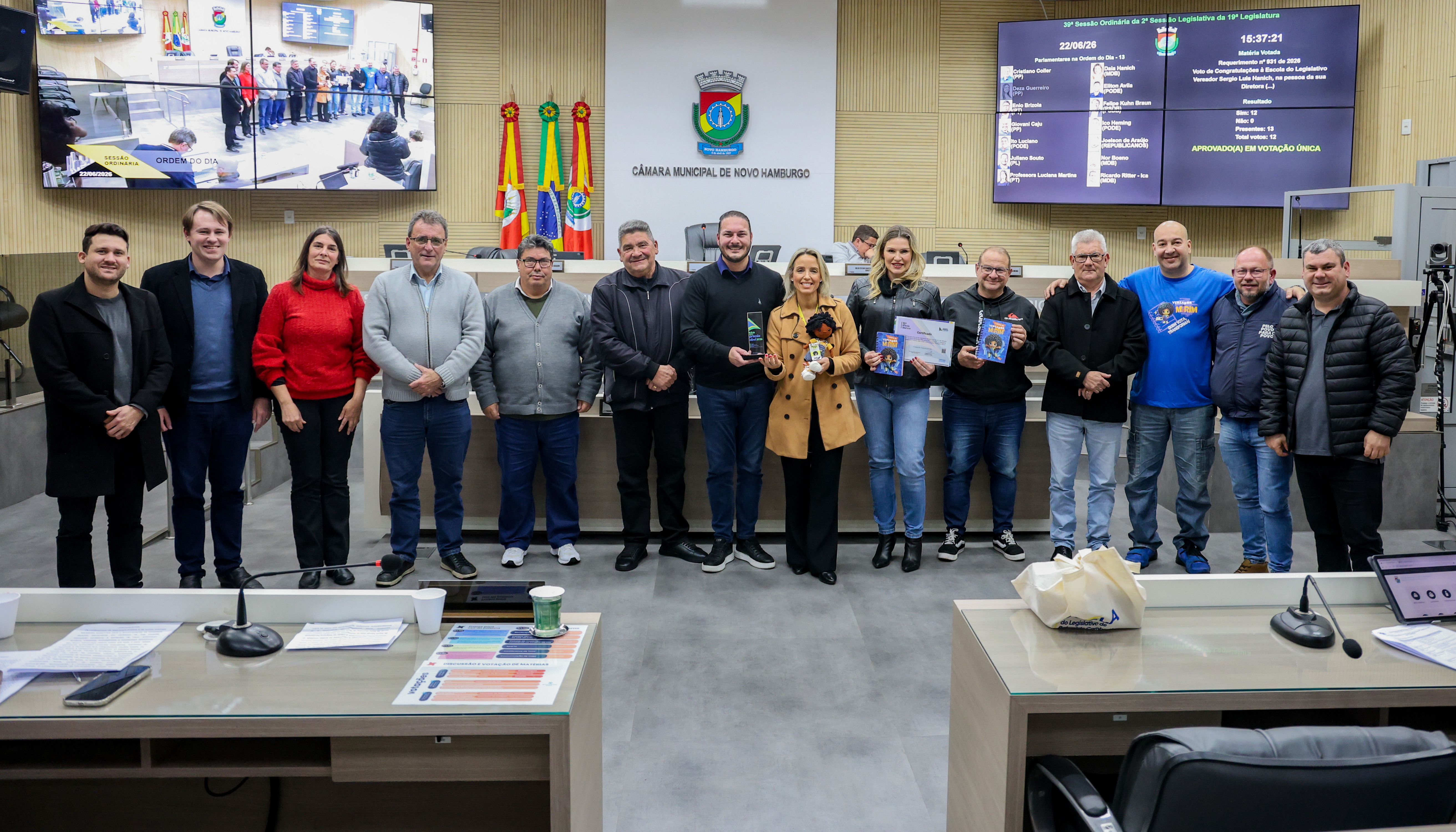 Conquista nacional da Escola do Legislativo rende homenagem unânime na Câmara 