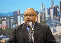 Consultor empresarial destaca combate ao comércio informal