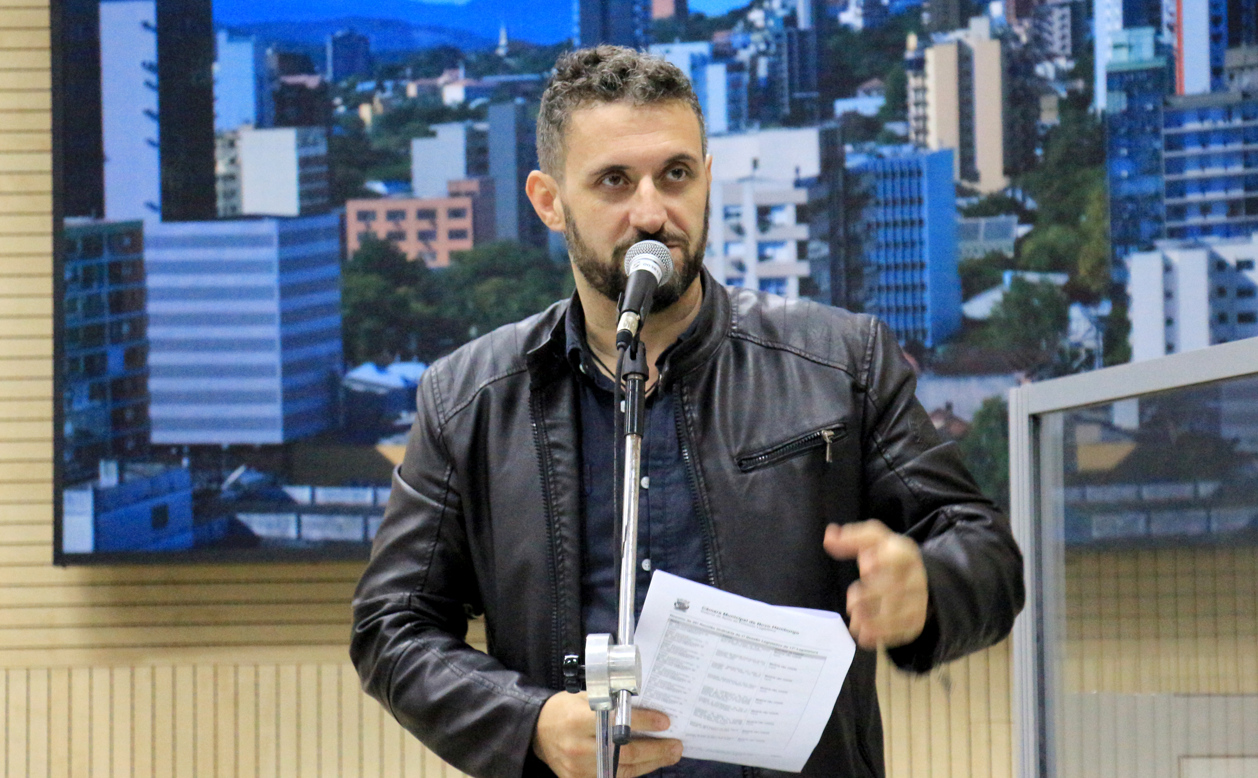 Contratação temporária de professores é aprovada por unanimidade