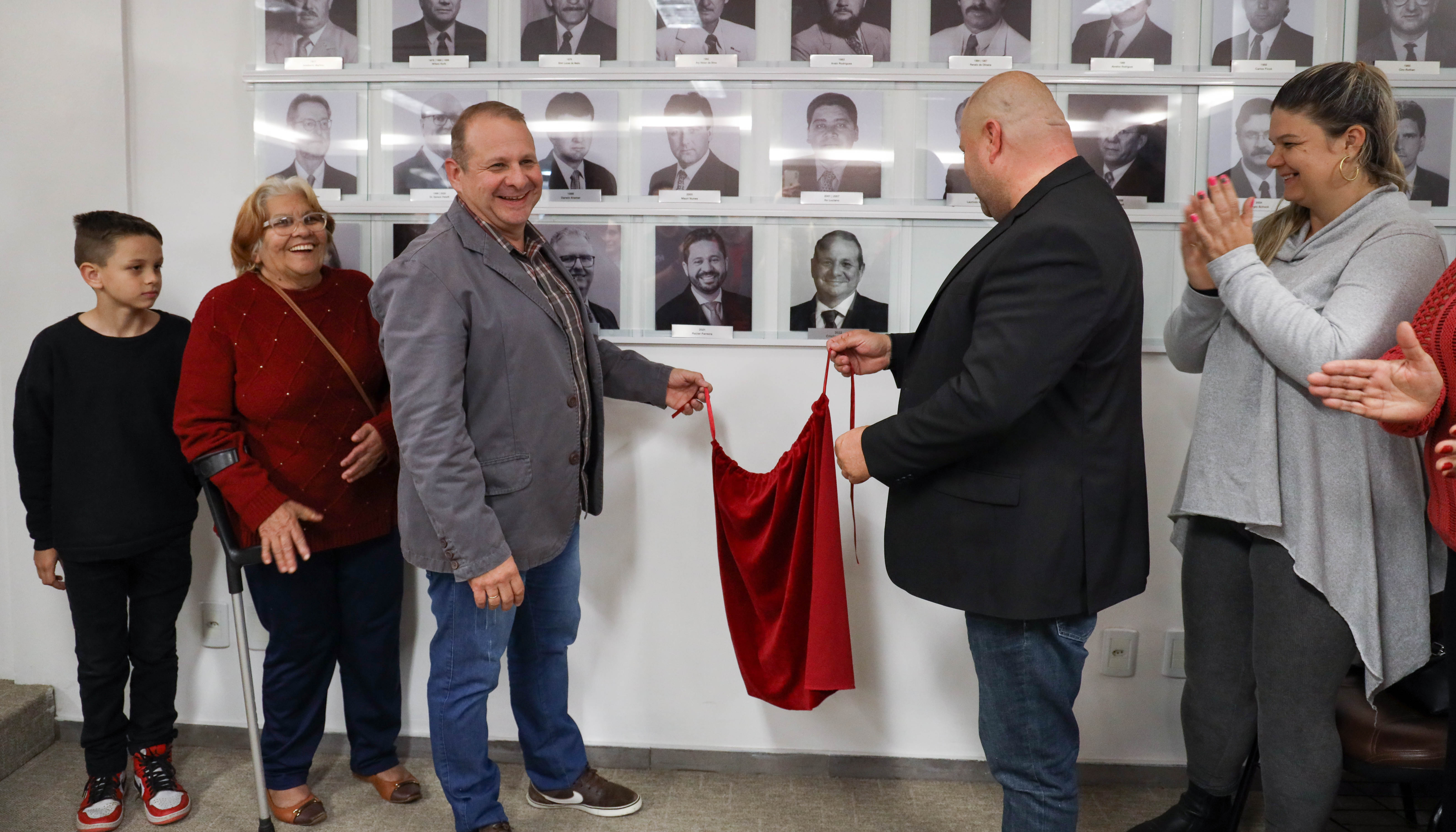 Descerramento da foto de Cristiano Coller marca a reinauguração da Galeria dos Ex-Presidentes