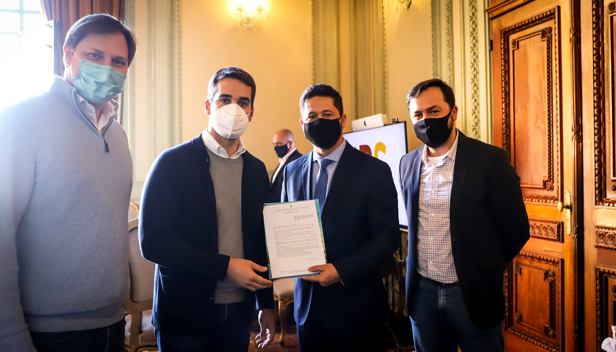 Distribuição de absorventes poderá ser ampliada para escolas estaduais