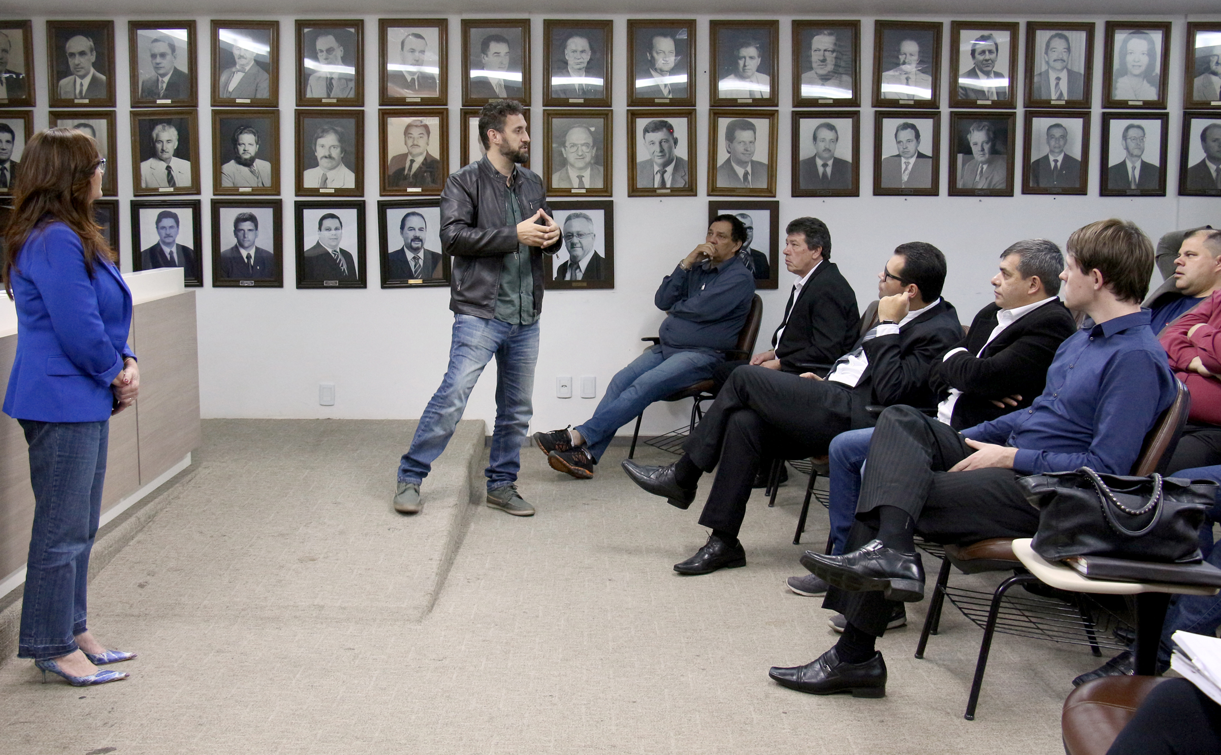 Em reunião com vereadores, Prefeitura apresenta nova proposta para eleições de diretores de escolas