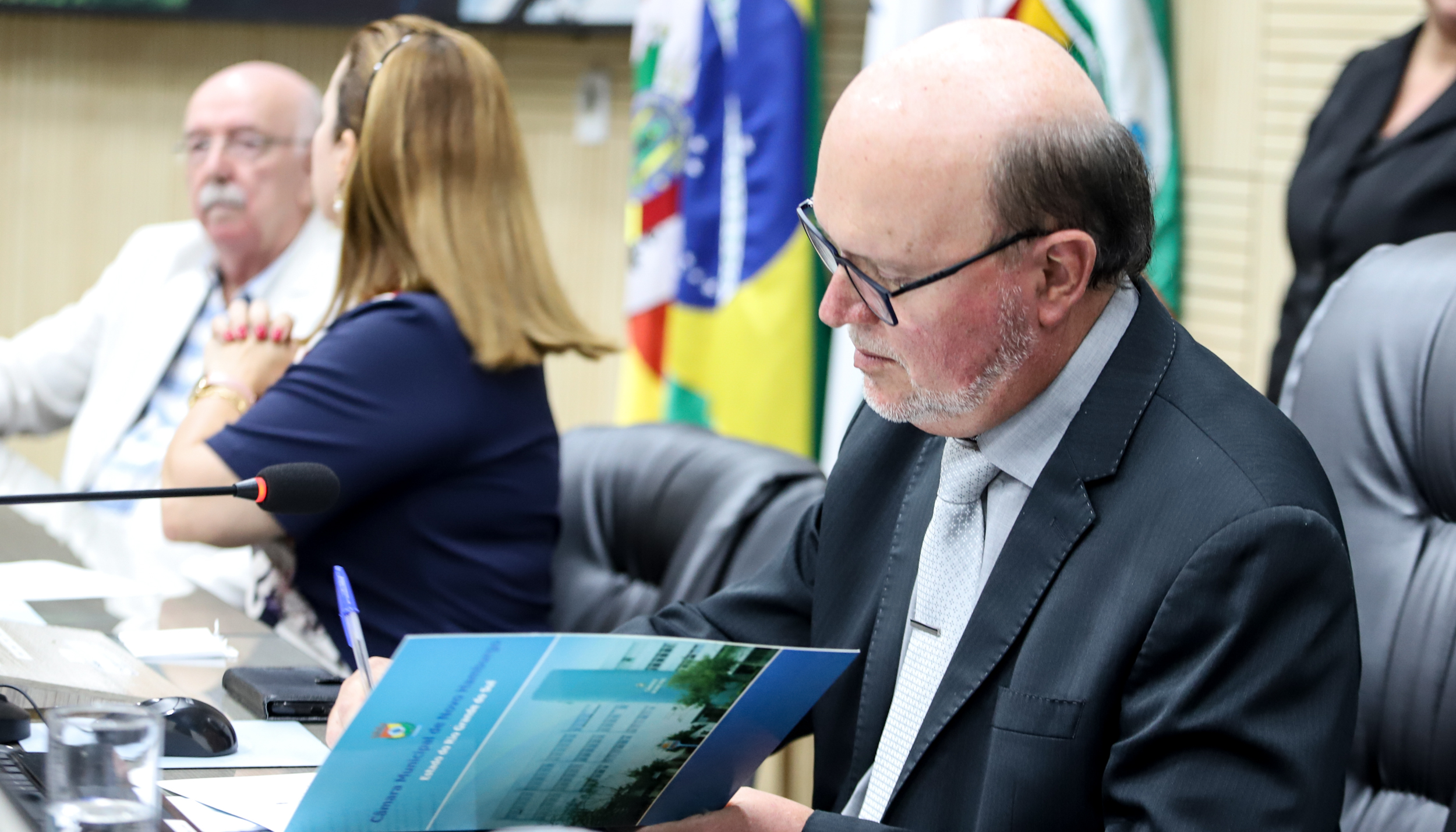 Em solenidade de posse, Gerson Peteffi promete gestão técnica e democrática