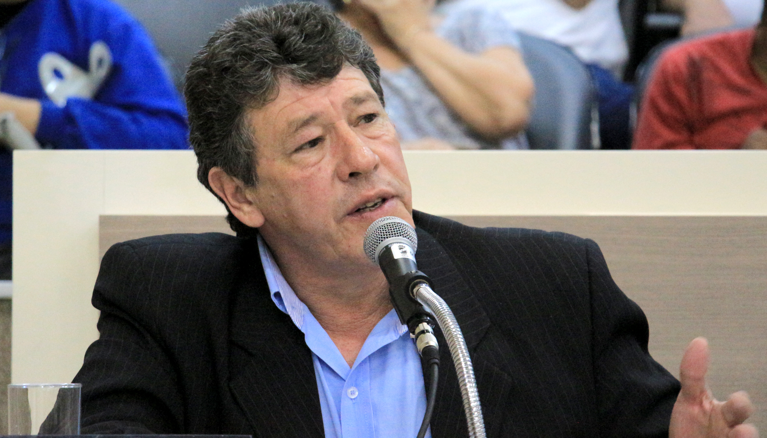 Em vista projeto que altera compensação de jornada de trabalho de servidor